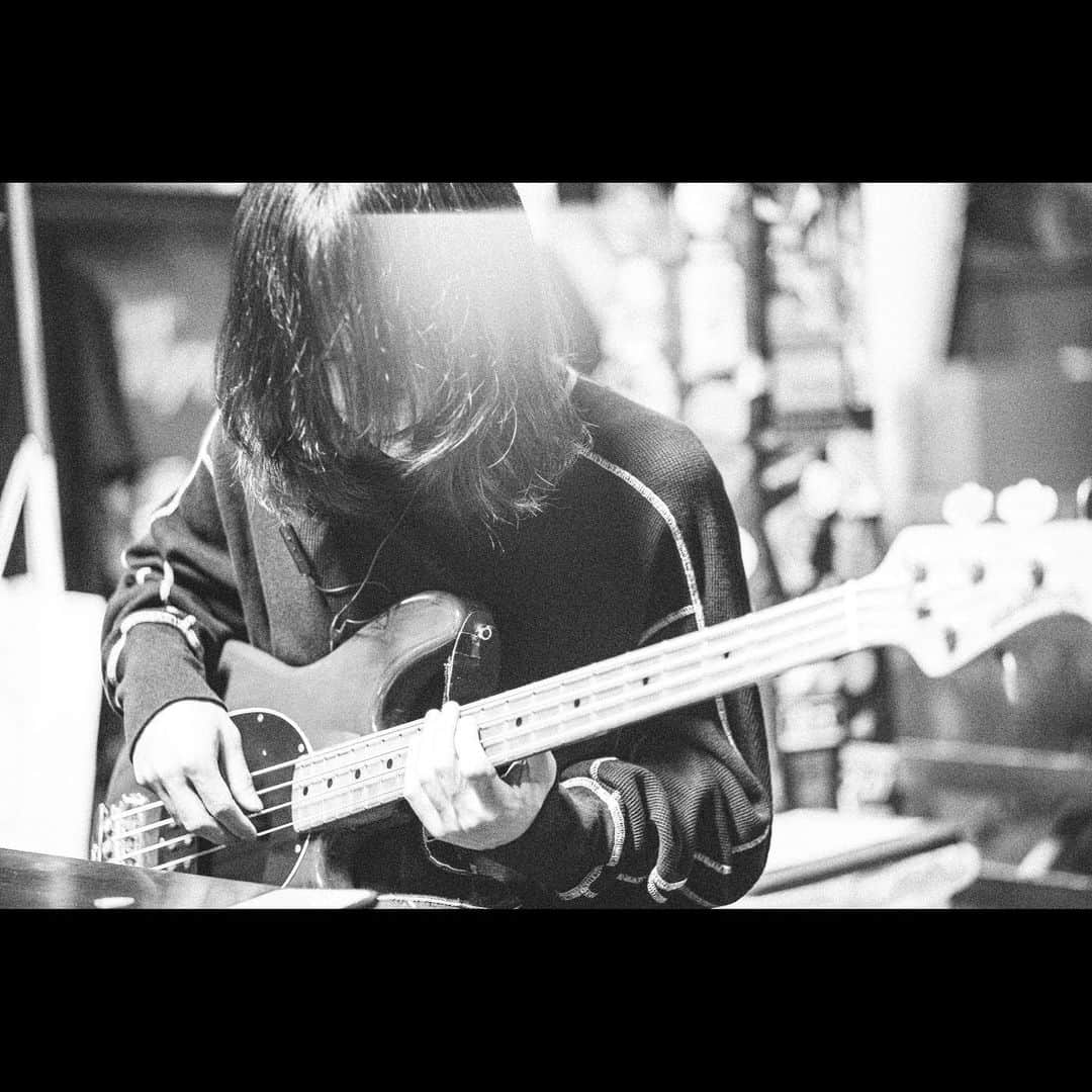 イガラシさんのインスタグラム写真 - (イガラシInstagram)「#ベースの日　 ph @nishimaki_tkmi  　 #bassguitar#bassist#bassplayer#fender#fenderbass#fenderjazzbass#musicman#stingray」11月11日 16時12分 - ygarshy