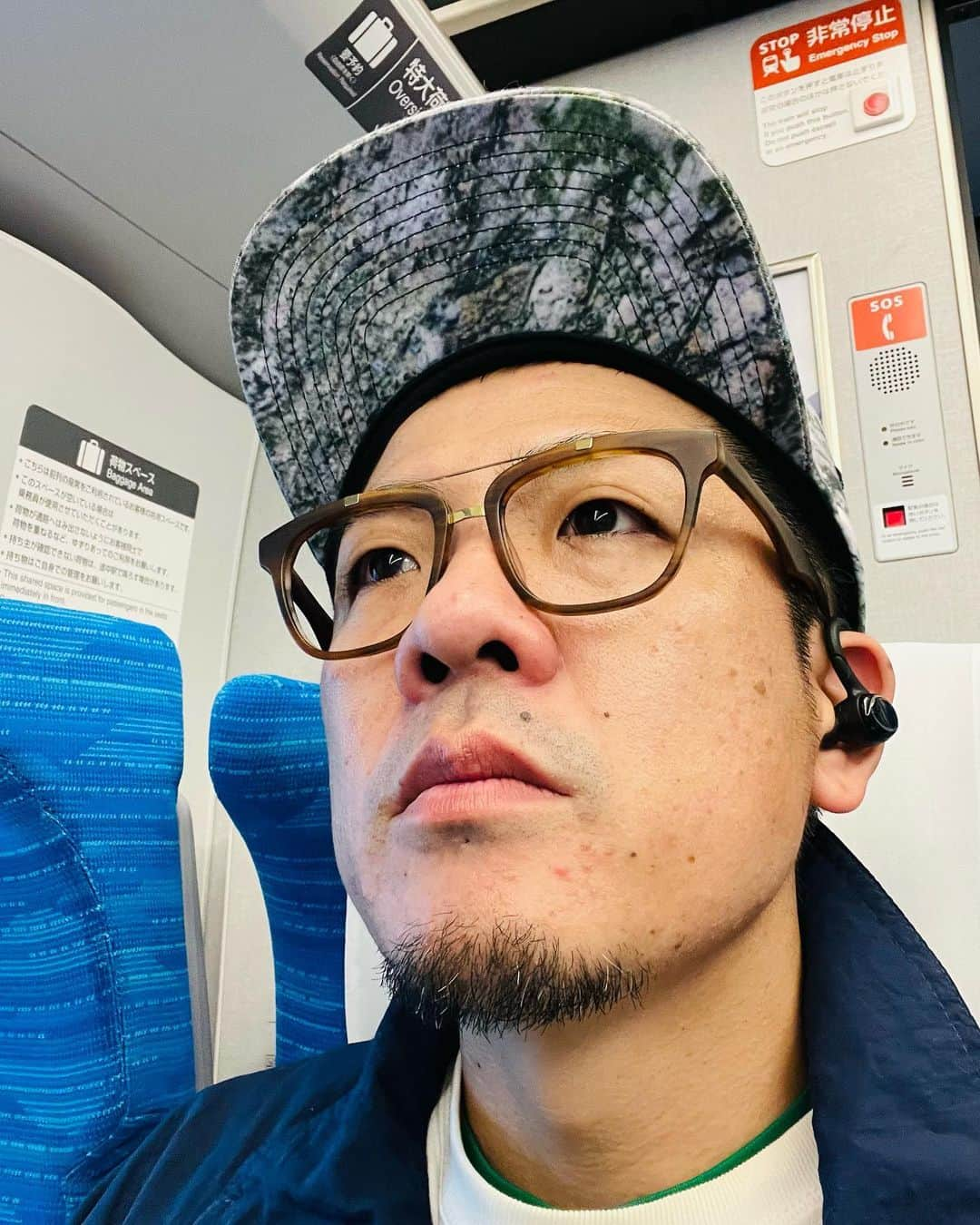 シオマリアッチさんのインスタグラム写真 - (シオマリアッチInstagram)「今日はイオンモール京都ありがとオーン!ございました😎🙌🏻  無事に2ステやりきりました🎵💨 しんいちがカップルの彼氏無理やり舞台にあげてました🤣  そしてこれから広島県福山市へ向かいます〜🚄✨  #イオンモールkyoto #お見送り芸人しんいち」11月11日 16時13分 - shiomariacchi