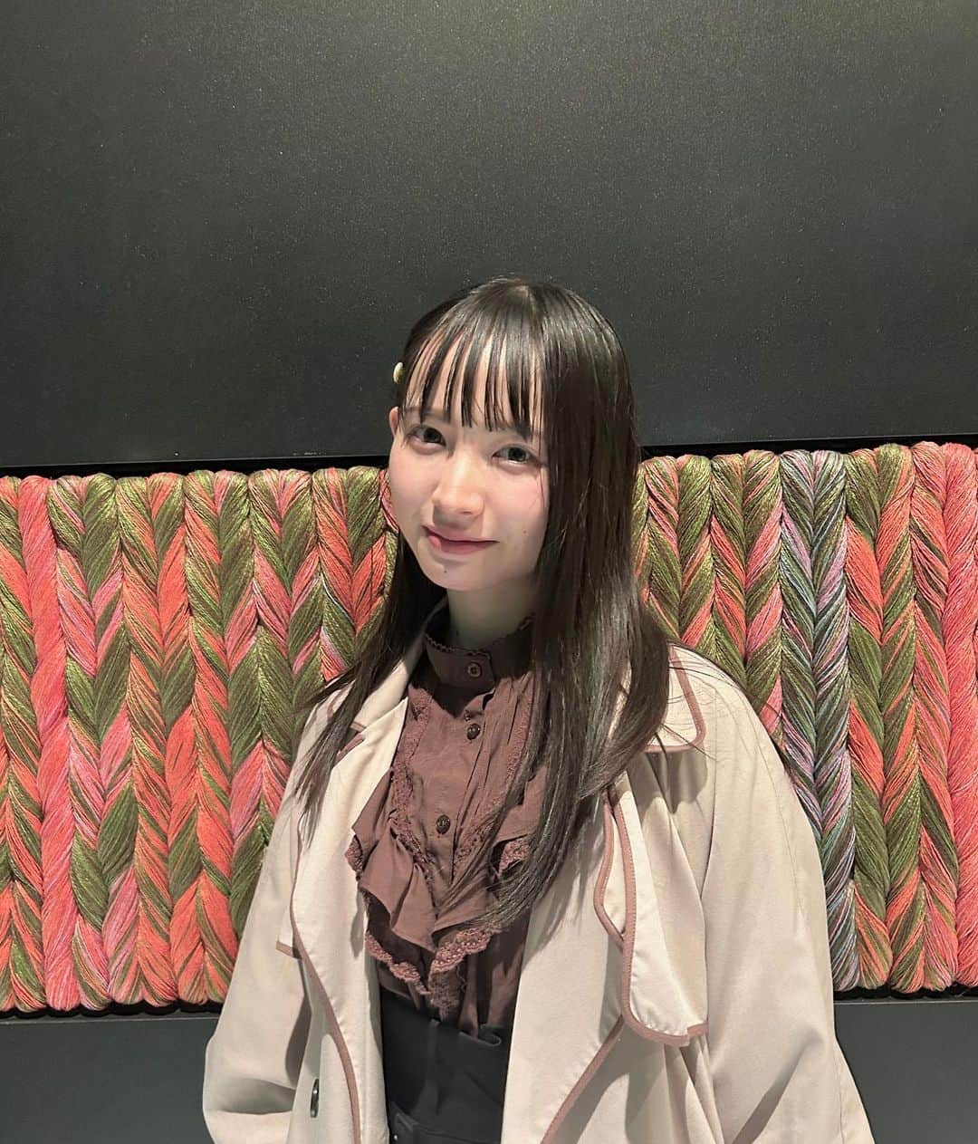 水瀬紗彩耶さんのインスタグラム写真 - (水瀬紗彩耶Instagram)「実は右につけてるヘアピン、ガチャガチャで取ったピュレグミレモン味のヘアピンです🍋 ・ ・ ・ #秋コーデ#コーデ#コート」11月11日 16時15分 - saaya_minase_