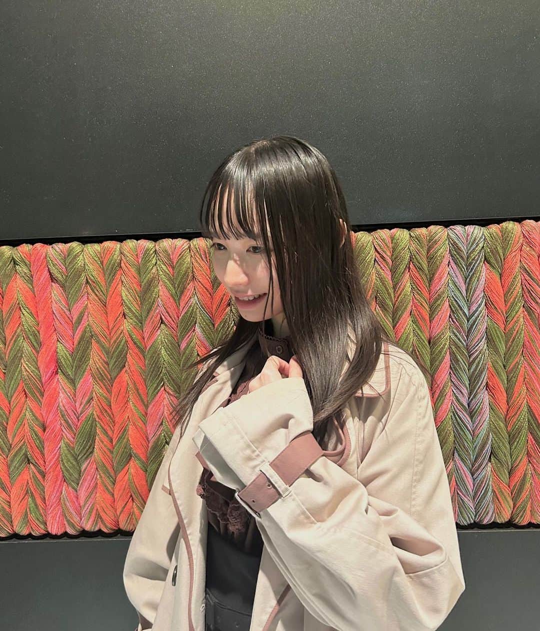 水瀬紗彩耶さんのインスタグラム写真 - (水瀬紗彩耶Instagram)「実は右につけてるヘアピン、ガチャガチャで取ったピュレグミレモン味のヘアピンです🍋 ・ ・ ・ #秋コーデ#コーデ#コート」11月11日 16時15分 - saaya_minase_