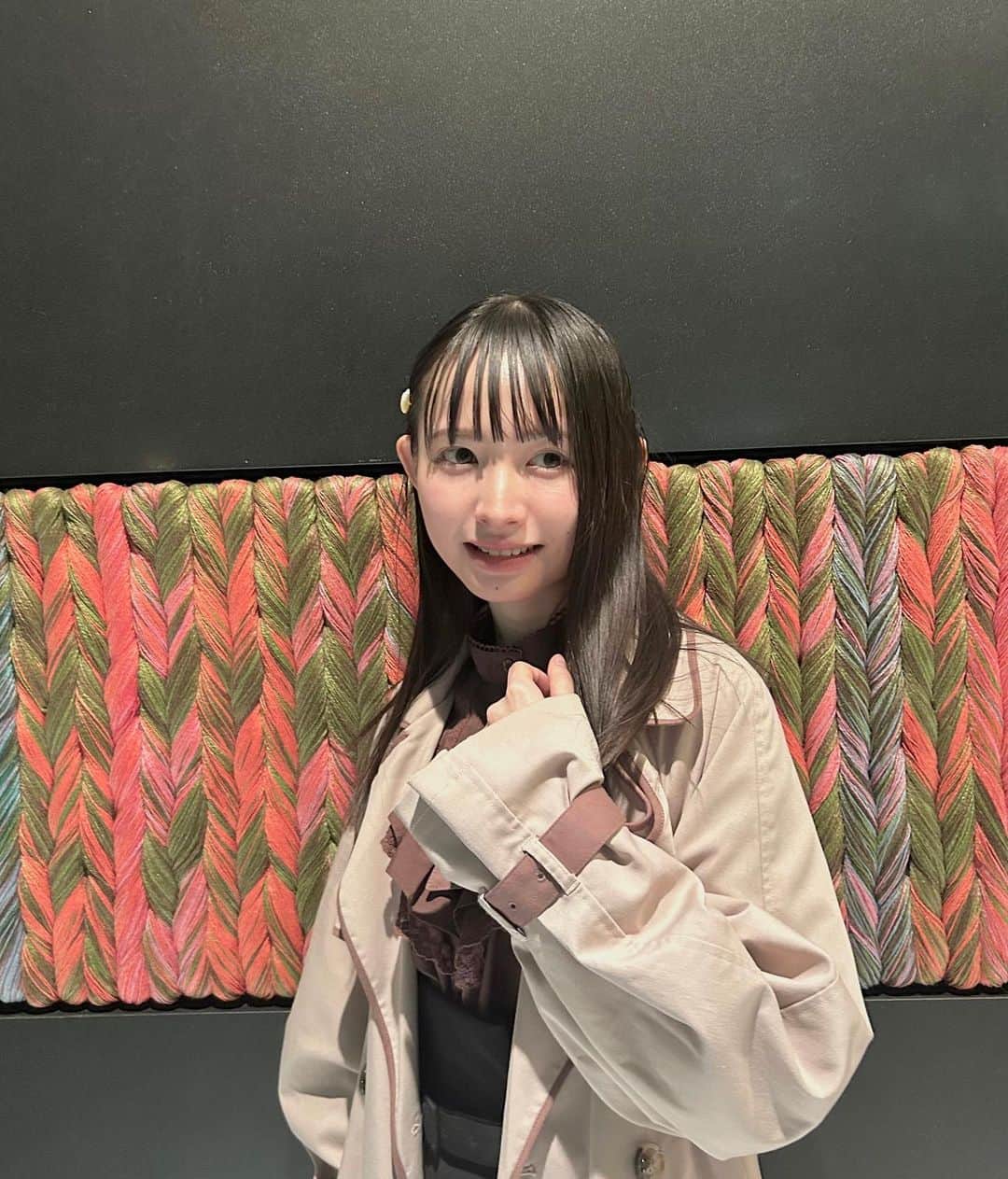 水瀬紗彩耶さんのインスタグラム写真 - (水瀬紗彩耶Instagram)「実は右につけてるヘアピン、ガチャガチャで取ったピュレグミレモン味のヘアピンです🍋 ・ ・ ・ #秋コーデ#コーデ#コート」11月11日 16時15分 - saaya_minase_
