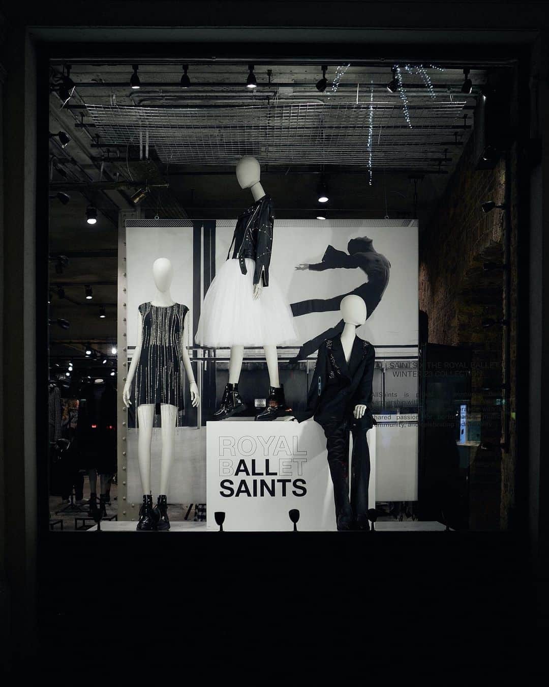 オールセインツのインスタグラム：「Fancied a celebration. The Royal Ballet x AllSaints 🖤  📸 @morganemaurice」