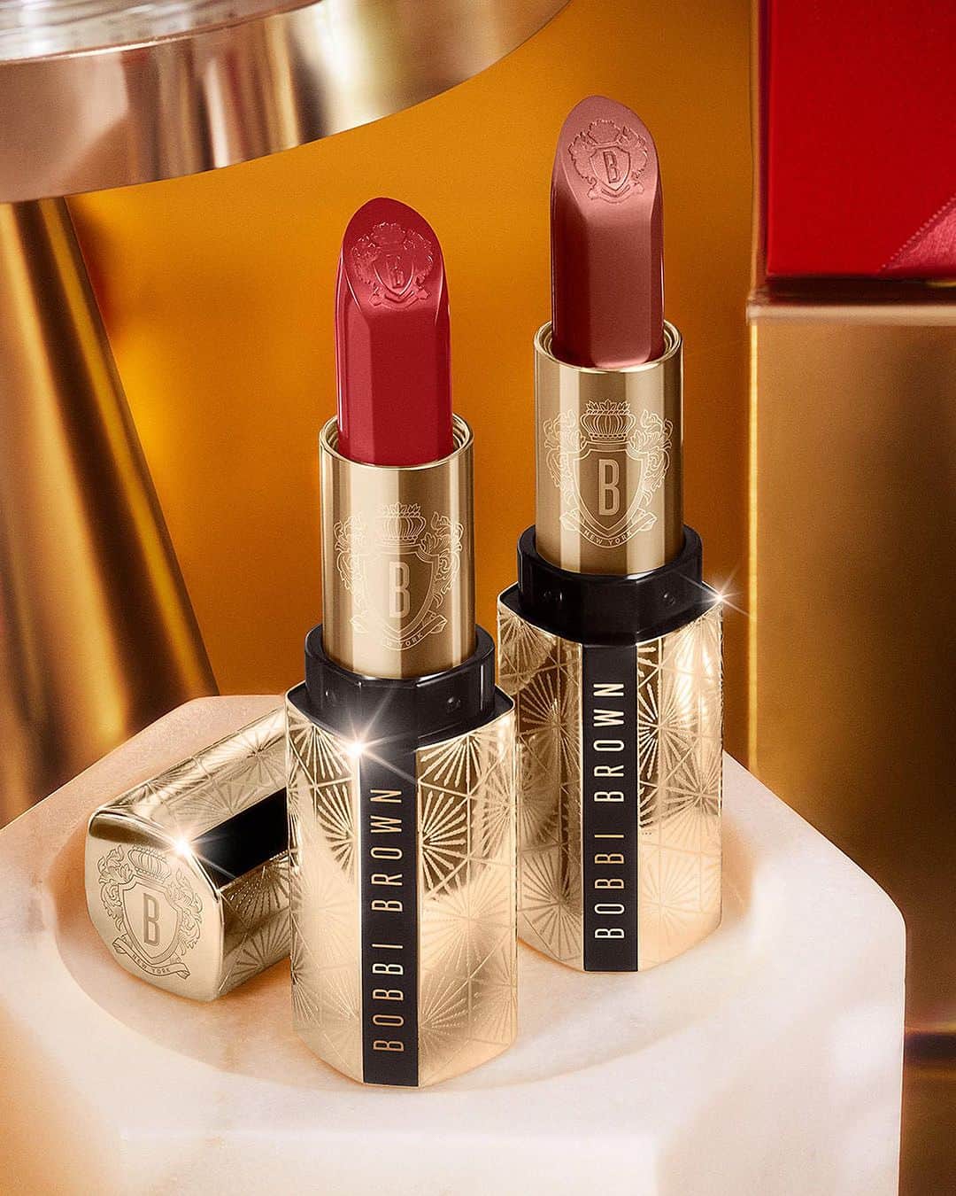 ボビイブラウンさんのインスタグラム写真 - (ボビイブラウンInstagram)「Dress up lips in out-all-night color with our Limited- Edition Luxe Lipstick. Our skincare-infused formula swipes on bold satin pigments in our bestselling shades Parisian Red (shown on model) and Afternoon Tea, and completes your look with a fade-resistant, non-smudging finish and 10-hour, color-true wear.  PRIMED-TO-PARTY LIPS: • Parisian Red: True yellow red  • Afternoon Tea: Toasted nude  #BBProTip: “For a softer color payoff, pat Luxe Lipstick on lips with your finger.” –Amy Conway, Global Pro Artist  #BobbiBrown #BobbiBrownHolidayCollection #GoldenGlamourCollection #LuxeLipstick #HolidayBeauty #LimitedEdition #Makeup」11月12日 1時43分 - bobbibrown