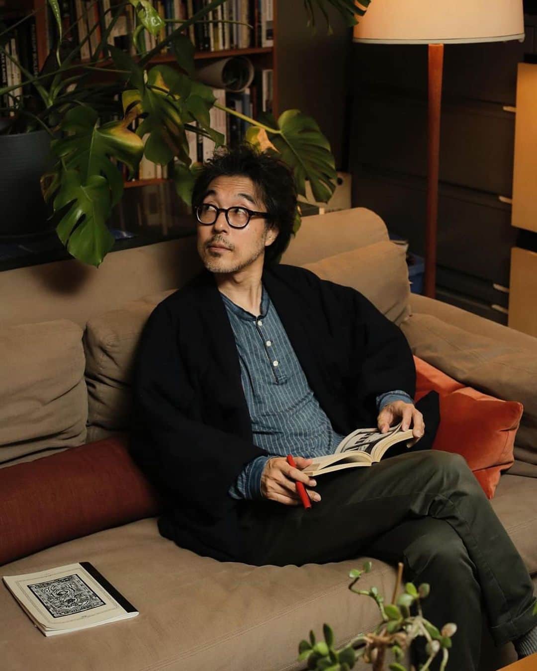 ケンゾーミナミのインスタグラム：「Repost from @kuwanohome   Wearing @kuwanohome hanten. Photo by @kanamotojima   Special thanks to @yumikosakuma @sakumagcoop   #hanten #袢纏」