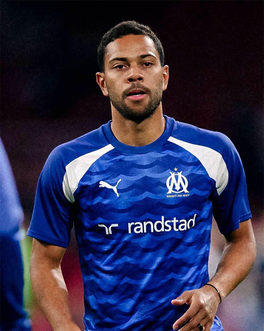 オリンピック・マルセイユのインスタグラム：「🎙️ Renan Lodi : « 𝘾̧𝙖 𝙫𝙖 𝙚̂𝙩𝙧𝙚 𝙪𝙣 𝙢𝙖𝙩𝙘𝙝 𝙙𝙞𝙛𝙛𝙞𝙘𝙞𝙡𝙚, 𝙢𝙖𝙞𝙨 𝙤𝙣 𝙖 𝙗𝙚𝙨𝙤𝙞𝙣 𝙙𝙚 𝙘𝙚𝙩𝙩𝙚 𝙫𝙞𝙘𝙩𝙤𝙞𝙧𝙚 𝙖̀ 𝙡'𝙚𝙭𝙩𝙚́𝙧𝙞𝙚𝙪𝙧 𝙥𝙤𝙪𝙧 𝙧𝙚𝙢𝙤𝙣𝙩𝙚𝙧 𝙙𝙖𝙣𝙨 𝙡𝙚 𝙝𝙖𝙪𝙩 𝙙𝙚 𝙩𝙖𝙗𝙡𝙚𝙖𝙪. 𝙉𝙤𝙪𝙨 𝙨𝙤𝙢𝙢𝙚𝙨 𝙥𝙧𝙚̂𝙩𝙨. » #RCLOM」