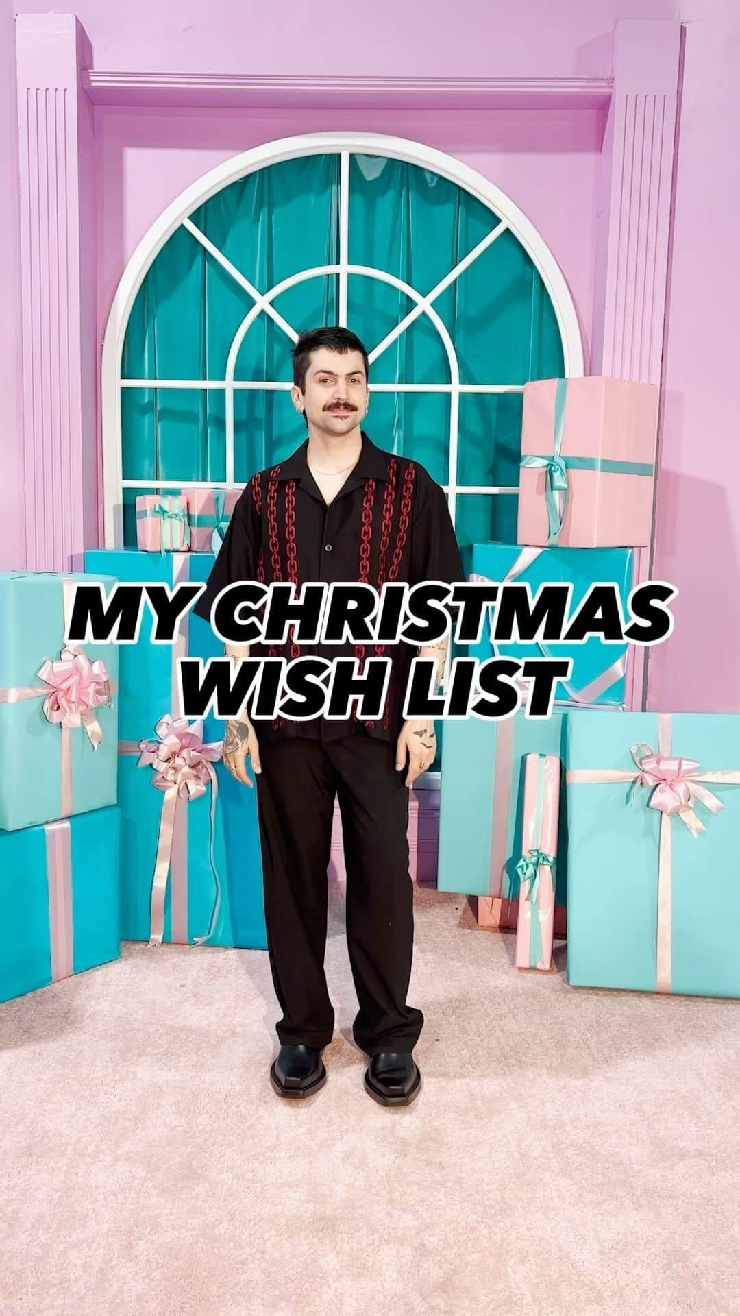 ペンタトニックスのインスタグラム：「Dear Santa... 🎅  @MitchGrassi shares what’s on his Christmas wish list this year! #PTXPleaseSantaPlease #ChristmasWishList」