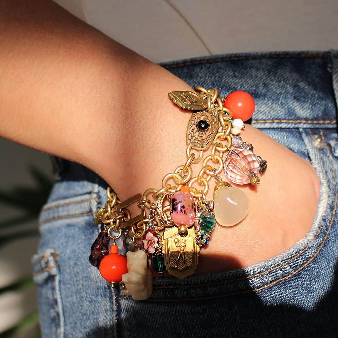 ルル フロストのインスタグラム：「Our Vintage Charm Soup Bracelets are serving looks today 😍😍#lulufrost #vintage」
