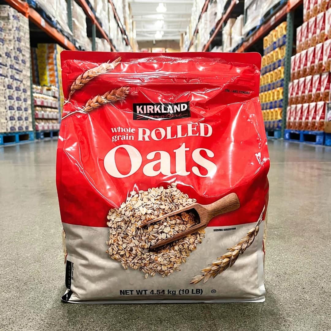 Costcoのインスタグラム：「Stock up on the new Kirkland Signature™ Whole Grain Rolled Oats in time for holiday baking.⁣ ⁣ Shop link in bio: Kirkland Signature Whole Grain Rolled Oats」