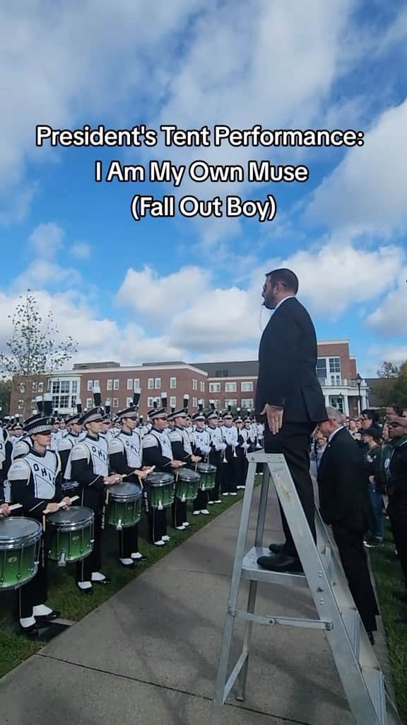 フォール・アウト・ボーイのインスタグラム：「New spin on I Am My Own Muse courtesy of @marching110 from Ohio University 🤯🥁」