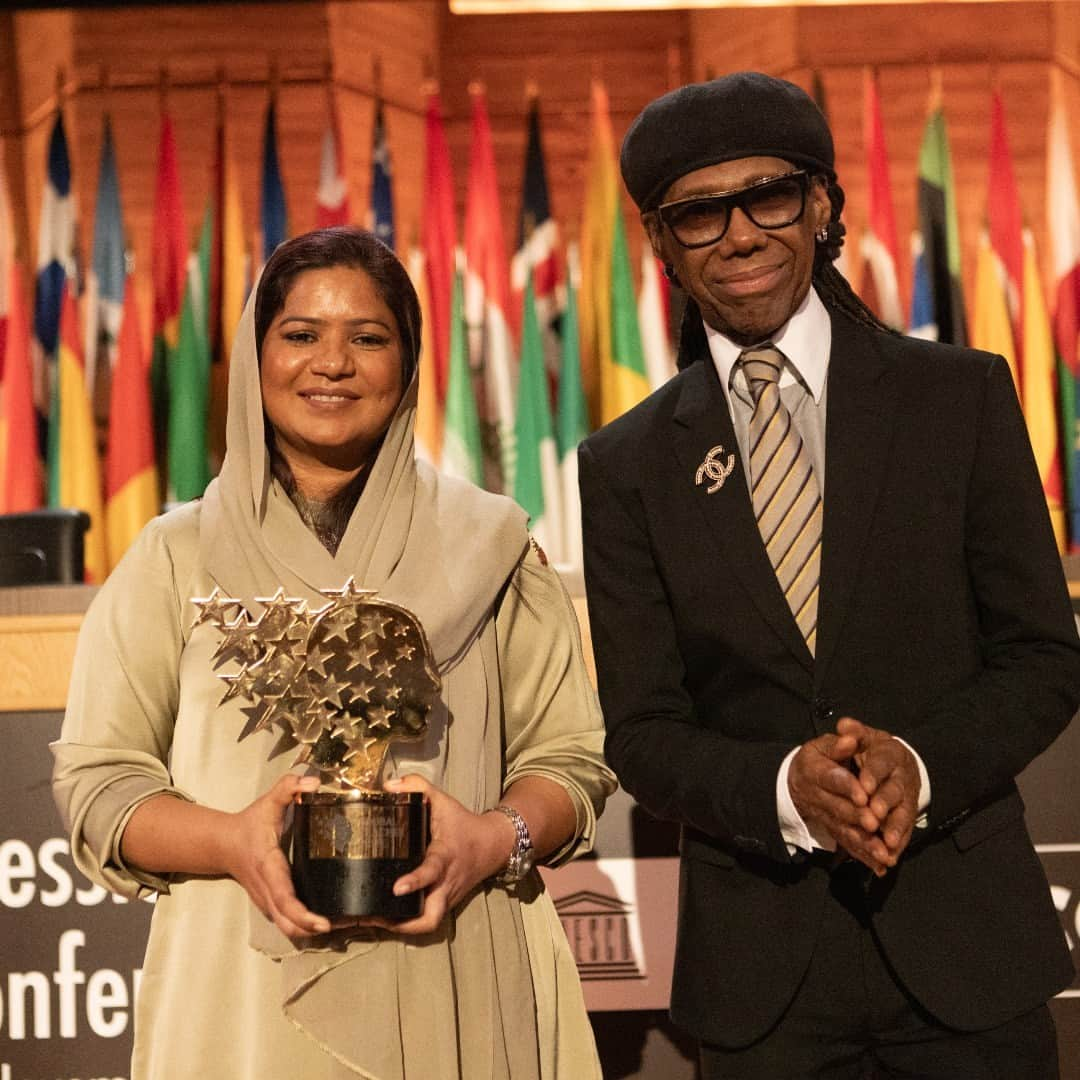 ナイル・ロジャースさんのインスタグラム写真 - (ナイル・ロジャースInstagram)「Honored to meet Sister Zeph from Pakistan, the winner of the Global Teacher Prize 2023 at #UNESCO’s headquarters in Paris, and a real privilege to be part of the ceremony.   Only by backing teachers can we build a better world. She started her work at 13 years old. Had I known about her she’d have been a @WeAreFamilyFdtn #GlobalTeenLeader or #Frontliner.   Learning never ends and teachers never disappear.   @teacherprize @unesco @dubaicares  #TeachersMatter #GlobalTeacherPrize’ #WeAreFamily」11月12日 2時31分 - nilerodgers