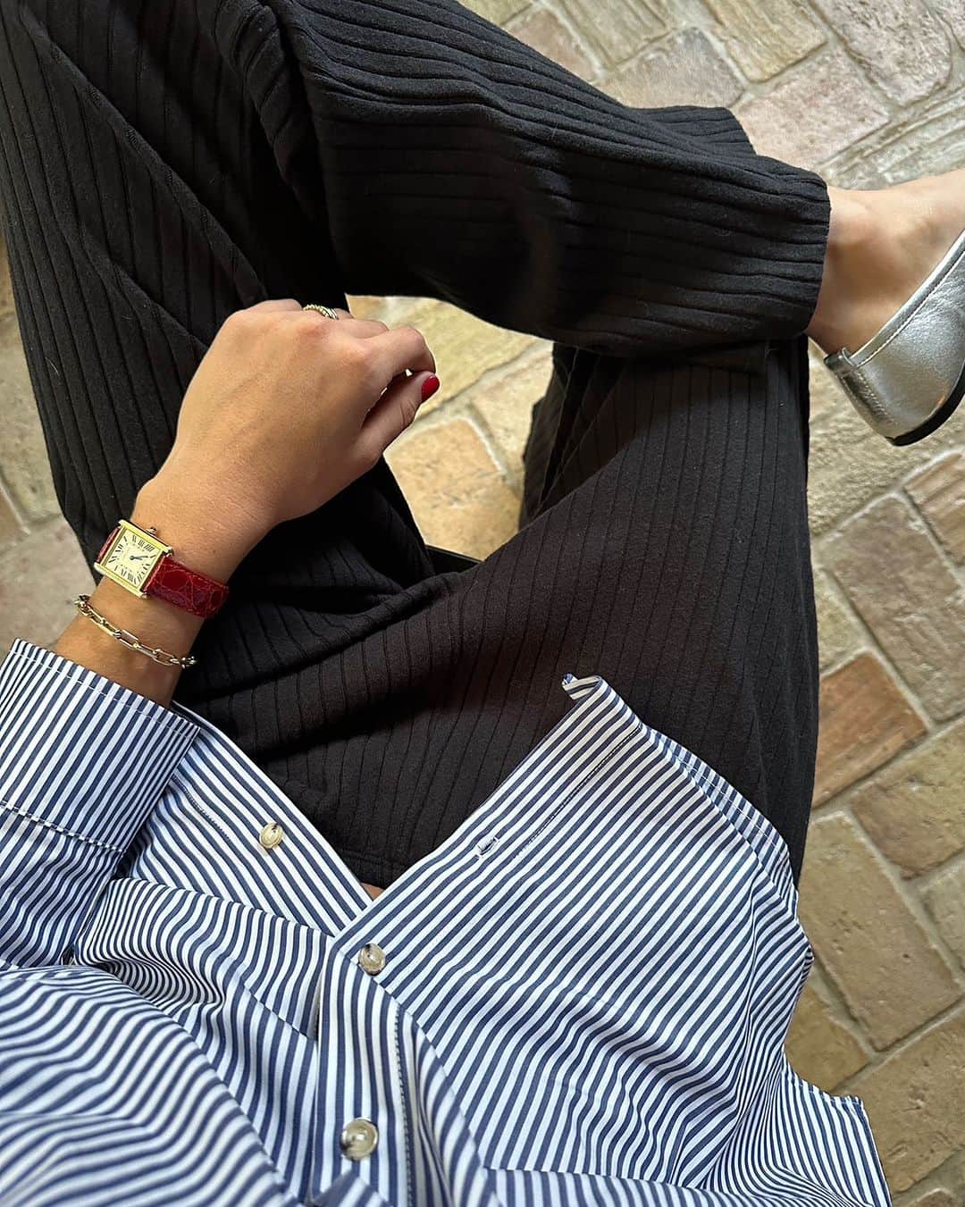 ドニーチャームのインスタグラム：「Weekend uniform 💙」