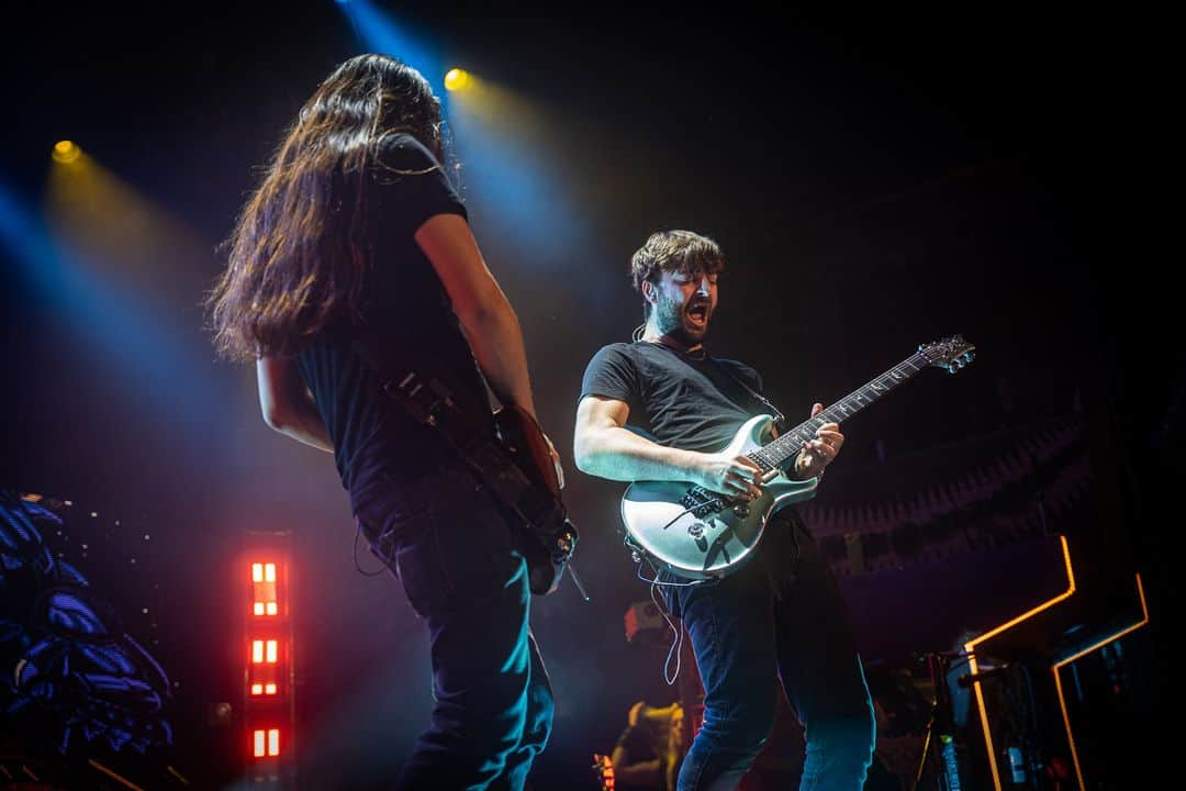 DragonForceさんのインスタグラム写真 - (DragonForceInstagram)「Wow Chicago, you all were WILD last night. Shout out to living legend @michaelangelobatioofficial for shredding with us last night. He played all the notes, every single one of them. Minneapolis, SHOW US WHAT YOU GOT. @firstavenue TONIGHT with @edgeofparadise + @nanowarofsteel + @amarantheofficial. See you then! 🐔  📸: @harrybabyjpg」11月12日 2時57分 - dragonforcehq