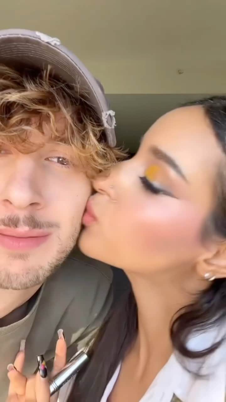 M·A·C Cosmetics Canadaのインスタグラム：「Boyfriend approved. ✔️💋 Your turn to put kissproof #MACLockedKiss 24HR Lipstick to the test...  🔁 @heya.itsmar  #KissproofLipstick #WaterproofLipstick」