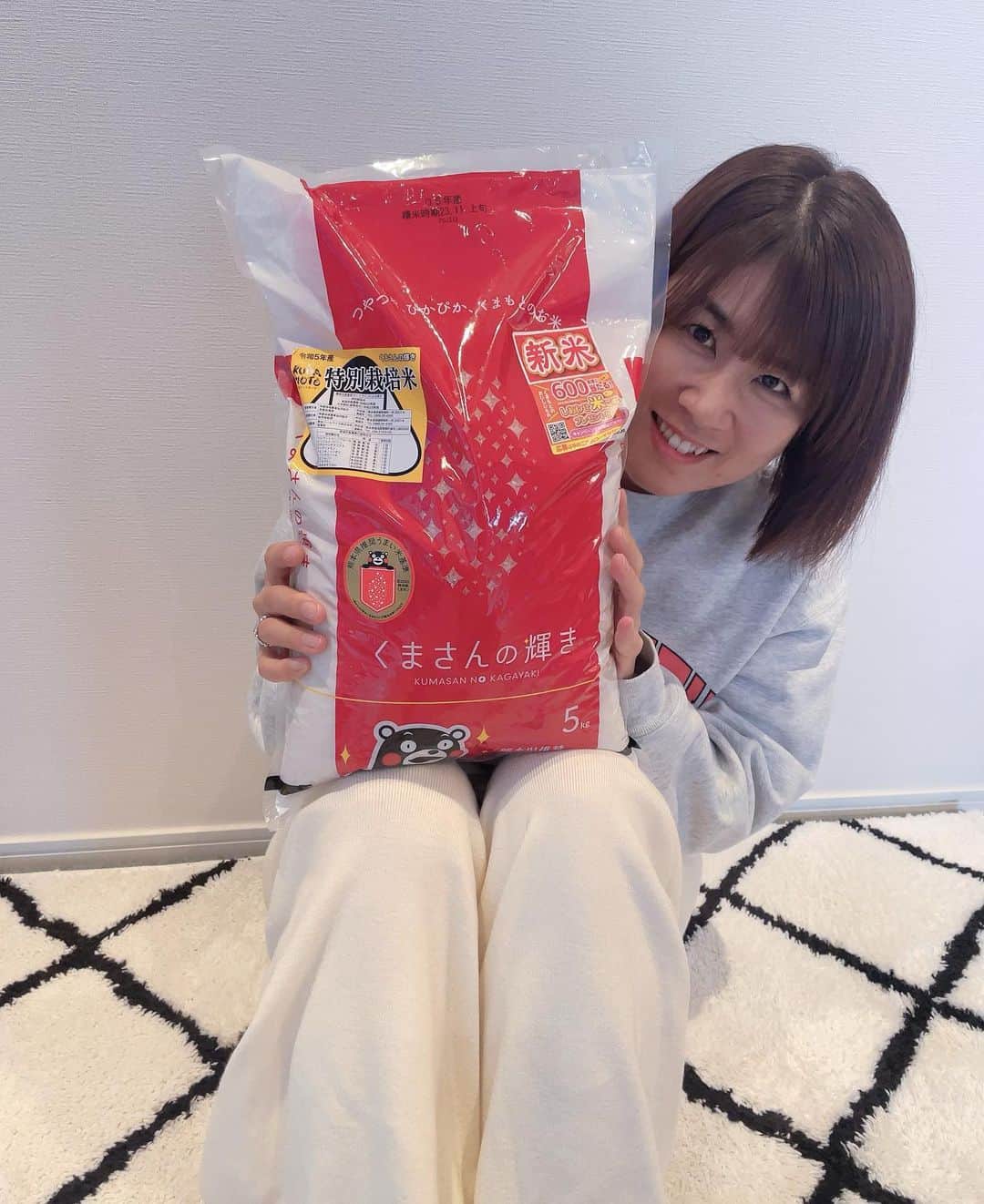 藤井瑞希のインスタグラム：「・ ・ 熊本のお米🌾くまさんの輝き🐻✨が届いたよ。 ・ 甘くてもちもちで美味しいのよ〜 ・ お米好きさんには、ぜひとも一度食べてみてほしい🤩 ・ ということで、今年もたくさんいただきます💛 ・ ・ #くまさんの輝き  #ja熊本経済連  #お米  #熊本県 #pr」