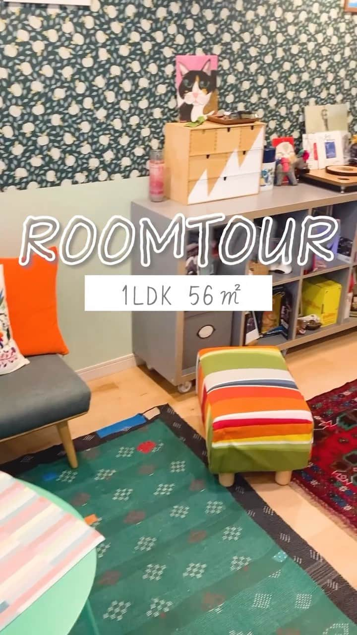 SOMPOホールディングスグループ フレッシュハウス(公式) のインスタグラム：「━━━━━━━━━━━━━━━ ROOMTOUR　1LDK　56㎡ ━━━━━━━━━━━━━━━  ✅「働く女子の趣味部屋」がコンセプト👩 好きなものがたくさん詰め込まれた素敵な空間🍎  ✅ウォークスルークローゼットで回遊動線を採り入れ、身支度がしやすい間取りが叶いました👗  ✅お部屋の各所にあるアクセントクロスもとってもかわいい！ おうちに帰るのが楽しくなります💓  お住まいに関するご相談はコメントでも受付中❣️ フォロー＆いいね！嬉しいです☺️  #リノベーション事例 #リフォーム事例#施工事例#働く女子のおしゃれな部屋づくり #マンションリフォーム#ウイリアムモリス#回遊動線#玄関土間#ルームツアー#ROOMTOUR #japanesehouse #japaneseroom#RENOVATION」