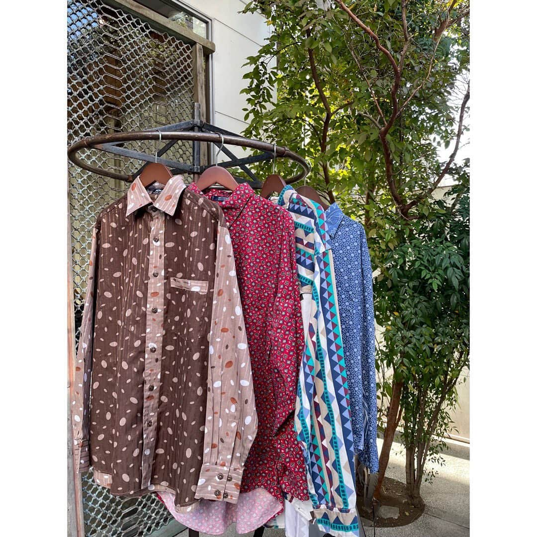 古着屋フラミンゴ下北沢店のインスタグラム：「⠀ 【 men's pattern shirt 】  ㅤㅤㅤㅤㅤㅤㅤㅤㅤㅤㅤㅤㅤ#古着 #古着屋 #古着mix #東京 #下北 #下北沢古着 #フラミンゴ下北沢 #patternshirt #shirt #柄シャツ #シャツ #fashion #tokyo #shimokitazawa #vintage #vintagefashion #vintageclothing #vintagestyle #usedclothing #2hand #instagood #tflers #ootd #outfit #いいね返し #优质的 #下北泽　#빈티지 #시모키타자와」