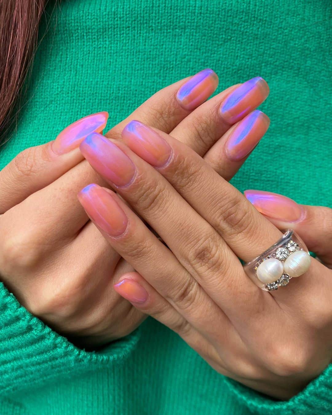 ケリーアンのインスタグラム：「💅✨  クリアオレンジをベースにミラーパウダーでサイケな色味になった〜🧡💗💜 インスタグラムのアイコンの色みたいwww好きな組み合わせなのよ！☺️  @nanakara_jp  ミラーパウダープロ レモン/パープル  #ジェルネイル #セルフネイル #セルフジェルネイル #ネイルアート #gelnails #nails #nailart #ミラーネイル   @youngnails.jp  ベースジェル、トップジェル、プロテインボンド」