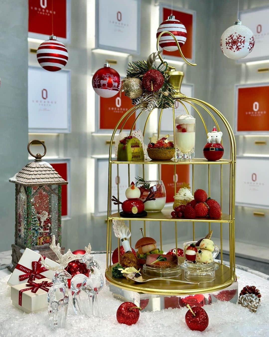 黒田麻理耶のインスタグラム：「🧸🎄❄️ . 「ルワンジュ東京(@louange_tokyo)」の クリスマススイーツコレクション2023のお披露目会へ🍫 . クリスマスケーキがどれも可愛過ぎて😍 やっぱりクリスマスシーズンってワクワクするね🥰🎄 . #louangetokyo  #louangetokyolemusee #ルワンジュ東京  #ルワンジュ東京ルミュゼ #クリスマスケーキ  #クリスマスケーキ2023 #銀座カフェ  #銀座スイーツ」