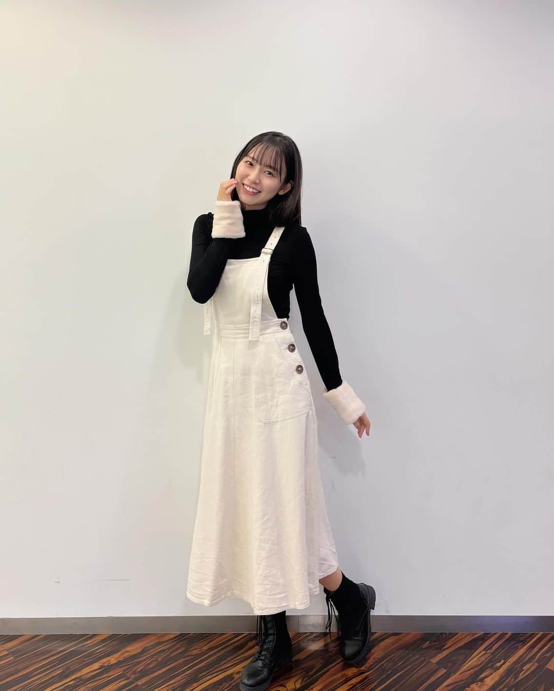 志田音々さんのインスタグラム写真 - (志田音々Instagram)「もこもこのファーがかわちぃ♡ 昨日のAbemaTV『クロちゃんとクルーちゃん』 出演時に着ていったお洋服🫧  かわいいお洋服ってテンションあがる♪  明日はカレンダーイベントですね♡ 皆さまに会えるの楽しみ‼︎🥰るんるん」11月11日 18時13分 - shida_nene0715