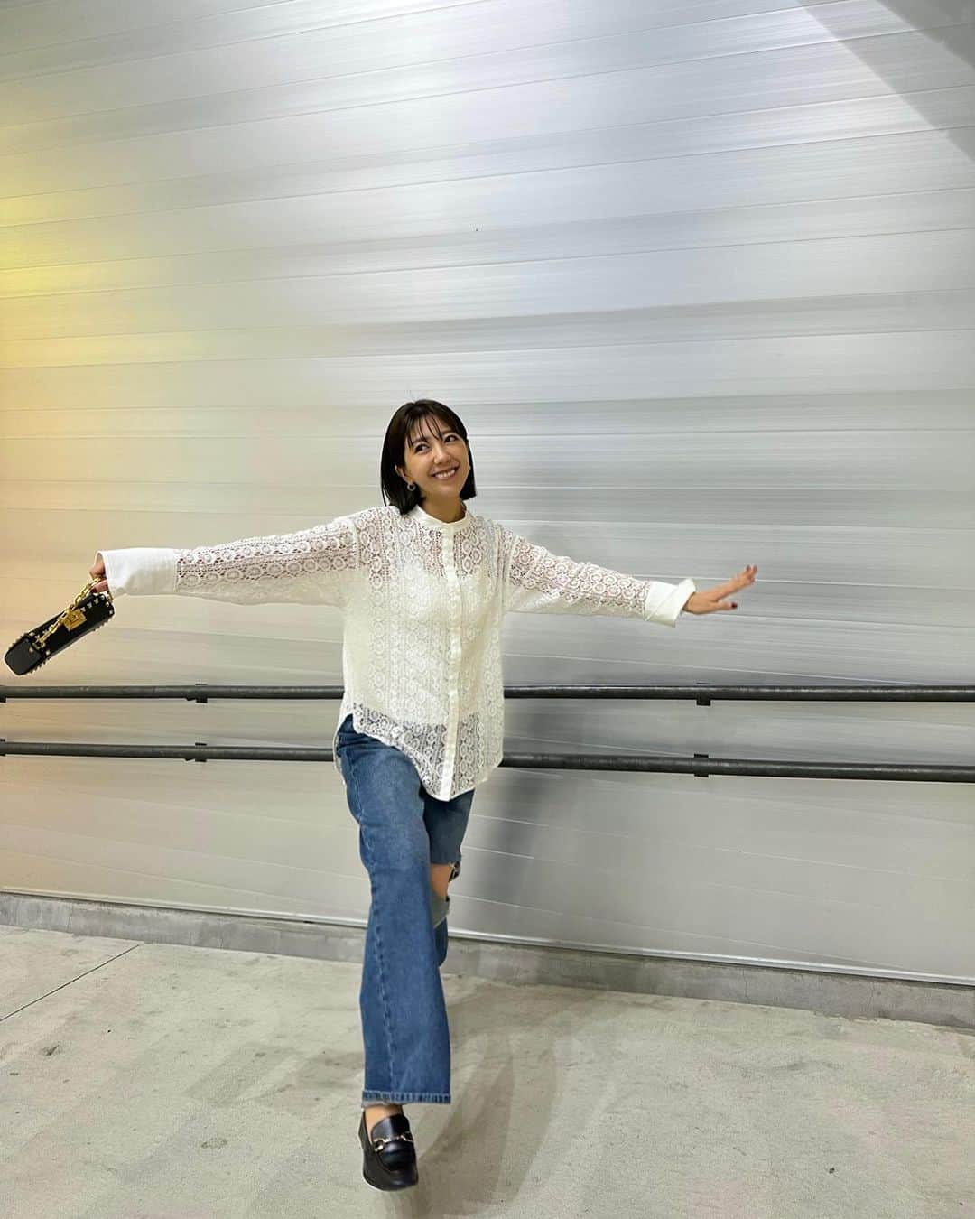 水田あゆみさんのインスタグラム写真 - (水田あゆみInstagram)「こすけと二人で取材だった日の帰り道☺️  先月は３本くらい受けました🫶 またご報告します♡  2枚目がすんごい腹立つ顔してて笑ったので 載せとこ🤣  Tops : @crieconforto_official   jeans : @make_ai_official  shoes : @zara  bag : @maisonvalentino  #crieconforto #gifted」11月11日 18時27分 - ayune____