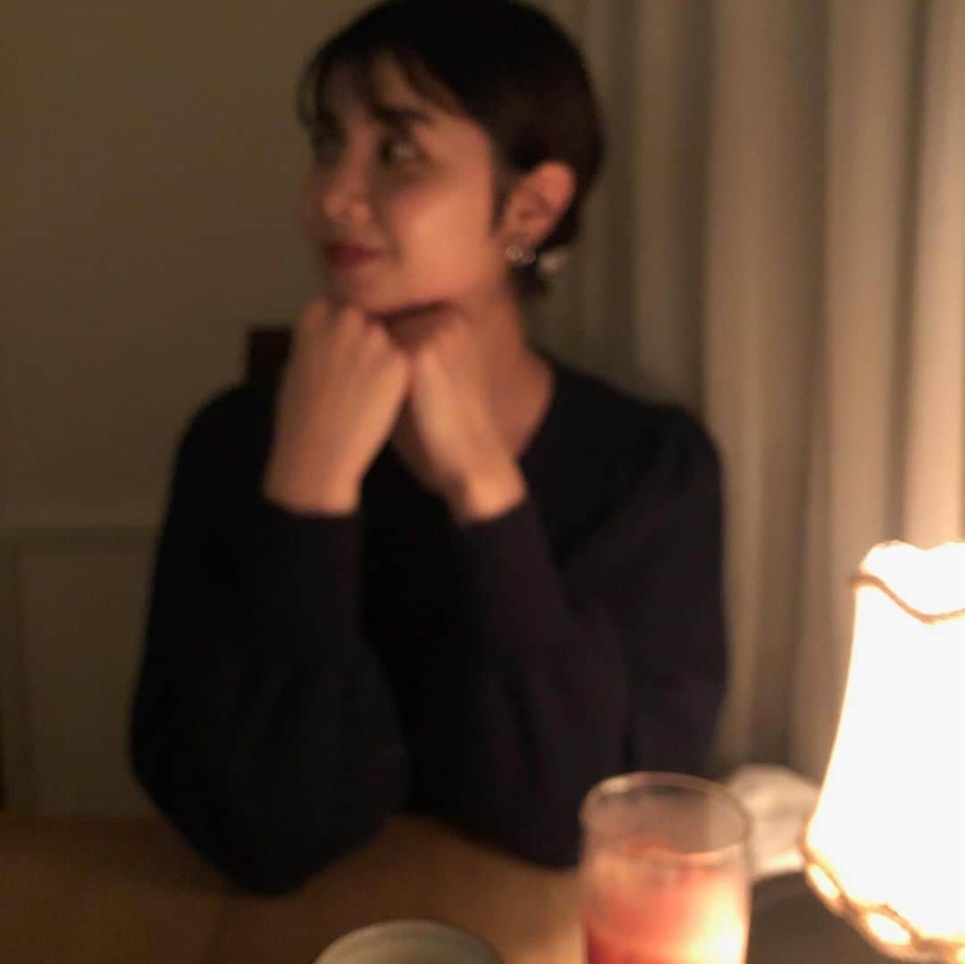 山﨑愛麻さんのインスタグラム写真 - (山﨑愛麻Instagram)「⠀ 雰囲気もお料理も とても素敵だったお店！🩵  燻製料理屋さんなのですが どれも感動的な美味しさでした🥹  ドリンクもせっかくなので燻製のジュースを頂きました😽✨  お店の雰囲気がとてもよく 女子会やデートでの利用も良さそうです！◎  燻製料理、開拓していきたいですね🥹  ⠀  ⠀  ⠀ #PR ##燻製DiningOJIJI #大門 #大門ディナー #東京グルメ #東京ディナー」11月11日 18時27分 - ema_yamazaki