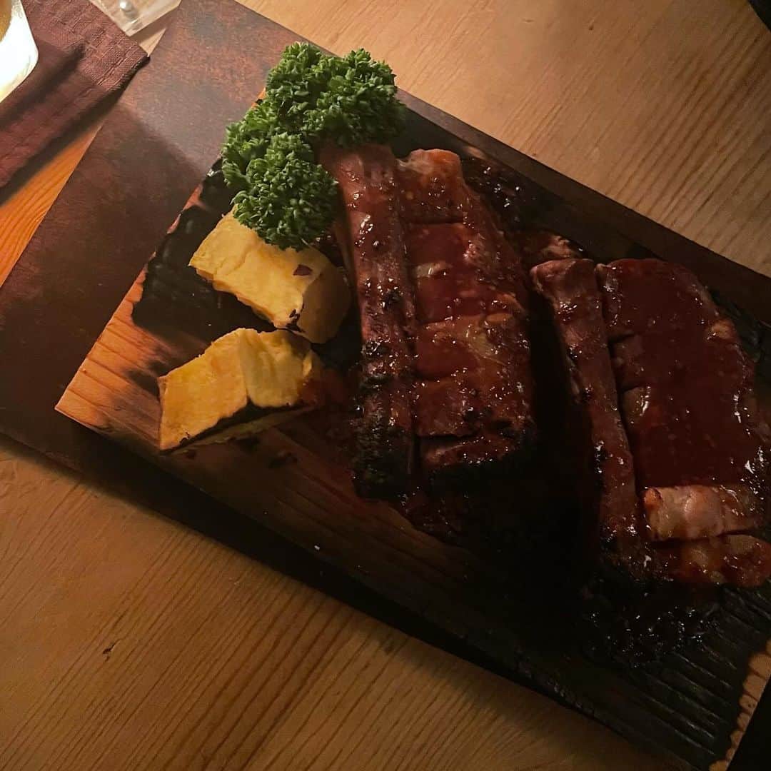 山﨑愛麻さんのインスタグラム写真 - (山﨑愛麻Instagram)「⠀ 雰囲気もお料理も とても素敵だったお店！🩵  燻製料理屋さんなのですが どれも感動的な美味しさでした🥹  ドリンクもせっかくなので燻製のジュースを頂きました😽✨  お店の雰囲気がとてもよく 女子会やデートでの利用も良さそうです！◎  燻製料理、開拓していきたいですね🥹  ⠀  ⠀  ⠀ #PR ##燻製DiningOJIJI #大門 #大門ディナー #東京グルメ #東京ディナー」11月11日 18時27分 - ema_yamazaki