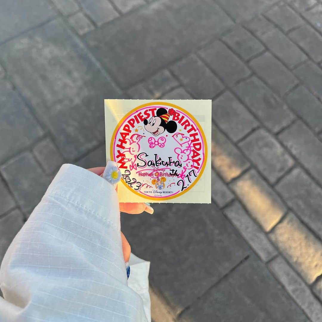 関さくらのインスタグラム：「誕生日間違えてるけど可愛いからOK🫶🏻」