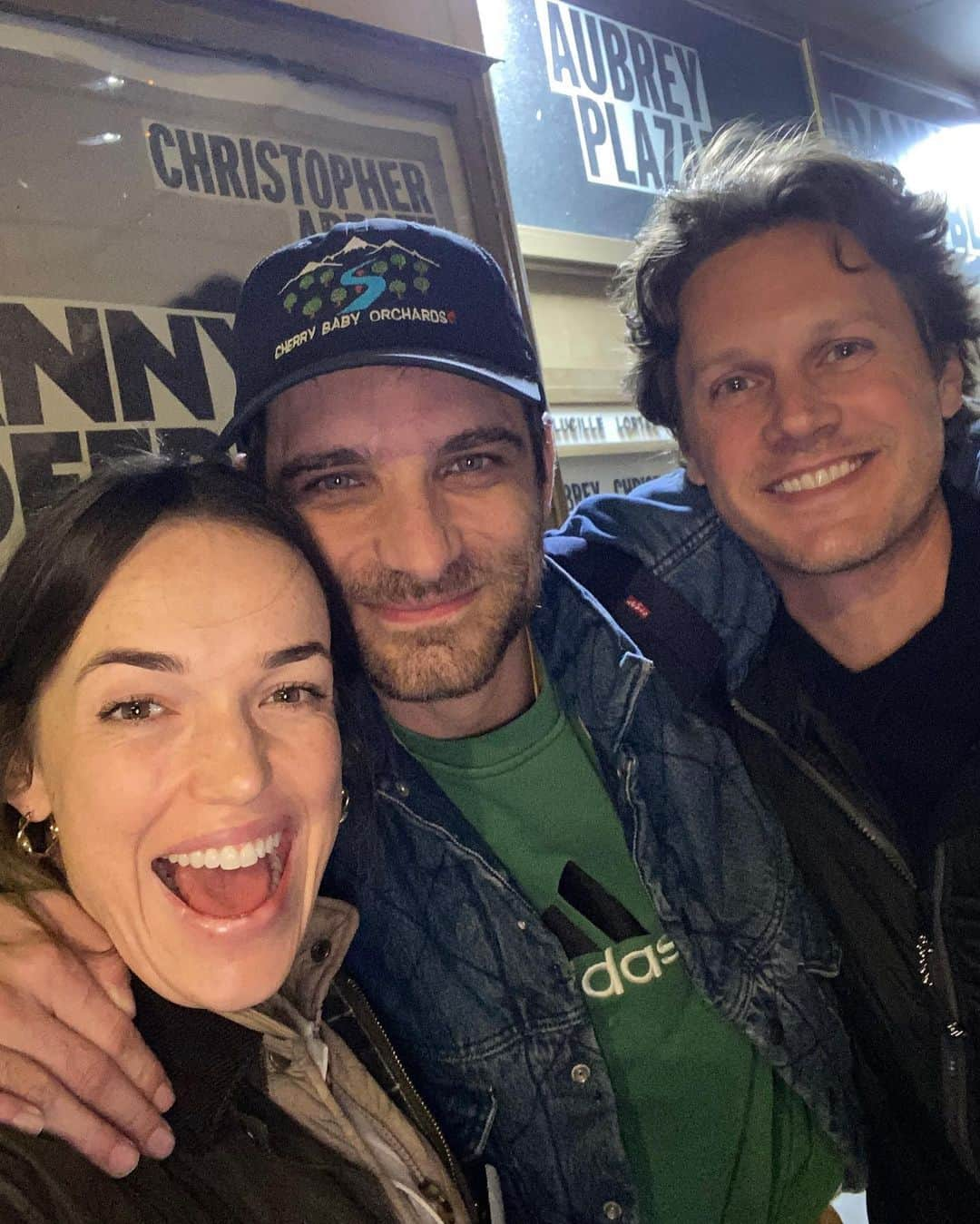 エリザベス・ヘンストリッジのインスタグラム：「Got to see Danny and the Deep Blue Sea directed by JEFF WARD 🗣️🗣️🗣️ on its second night and already it was WOWOWOWOWOW. Couldn’t be more proud of you JW, you poured your heart and soul into it and it shows. I still wake up thinking about it.  Chris Abbott and Aubrey Plaza are perfection.  Not enough words to express but ugh YES, @jjward12 YOU DID IT.」