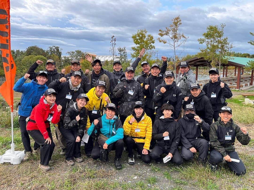 晴山由梨さんのインスタグラム写真 - (晴山由梨Instagram)「DYFCトラウトルアースクールin滋賀県高島  北風ぴゅーぴゅーで少し釣りにくい状況でしたが、 みんなよくがんばりました💮  釣れる魚はコロンコロンに太っている魚体が多く、 全体ではイトウが釣れている子もいて大盛り上がり😊  開催地の「フィッシングパーク高島の泉」は、 大規模なバーベキュー施設やトイレなど、 施設が綺麗&充実していて、とても素敵な釣り場でした✨  参加者の皆さま、スタッフの皆さまお疲れ様でした🌸  #dyfc #フィッシングパーク高島の泉 #管理釣り場」11月11日 18時35分 - hareyama_yuri