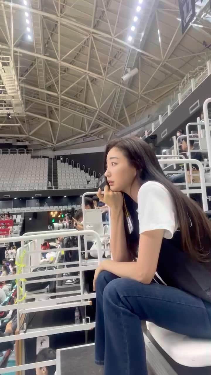 キム・サランのインスタグラム：「🧨🥹🥹🥹😂😂놀람주의🥲」