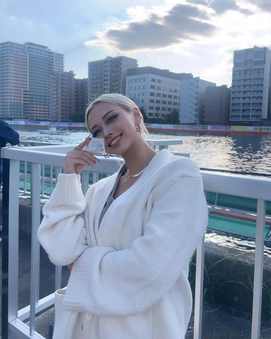 きぃぃりぷのインスタグラム：「ボートレースのお仕事の時😳✨  楽しくてハマりかけてます😳」