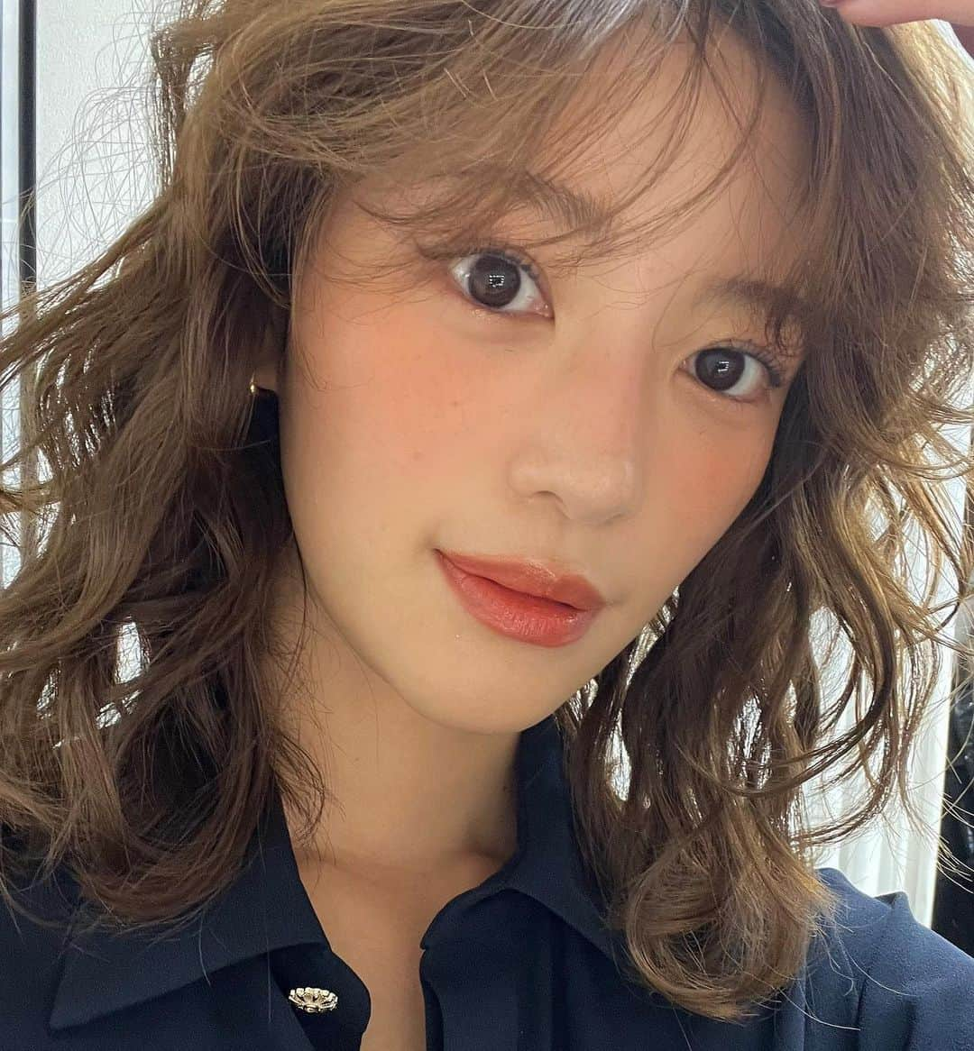 咲和希さんのインスタグラム写真 - (咲和希Instagram)「メイクして頂いて買うと決めた チークとリップ💄質問でも頂いたので 2枚目に載せてます✨ くるくるになりました♪ お楽しみにしていてください😊 @taiseikuwano」11月11日 18時34分 - kazukiy21