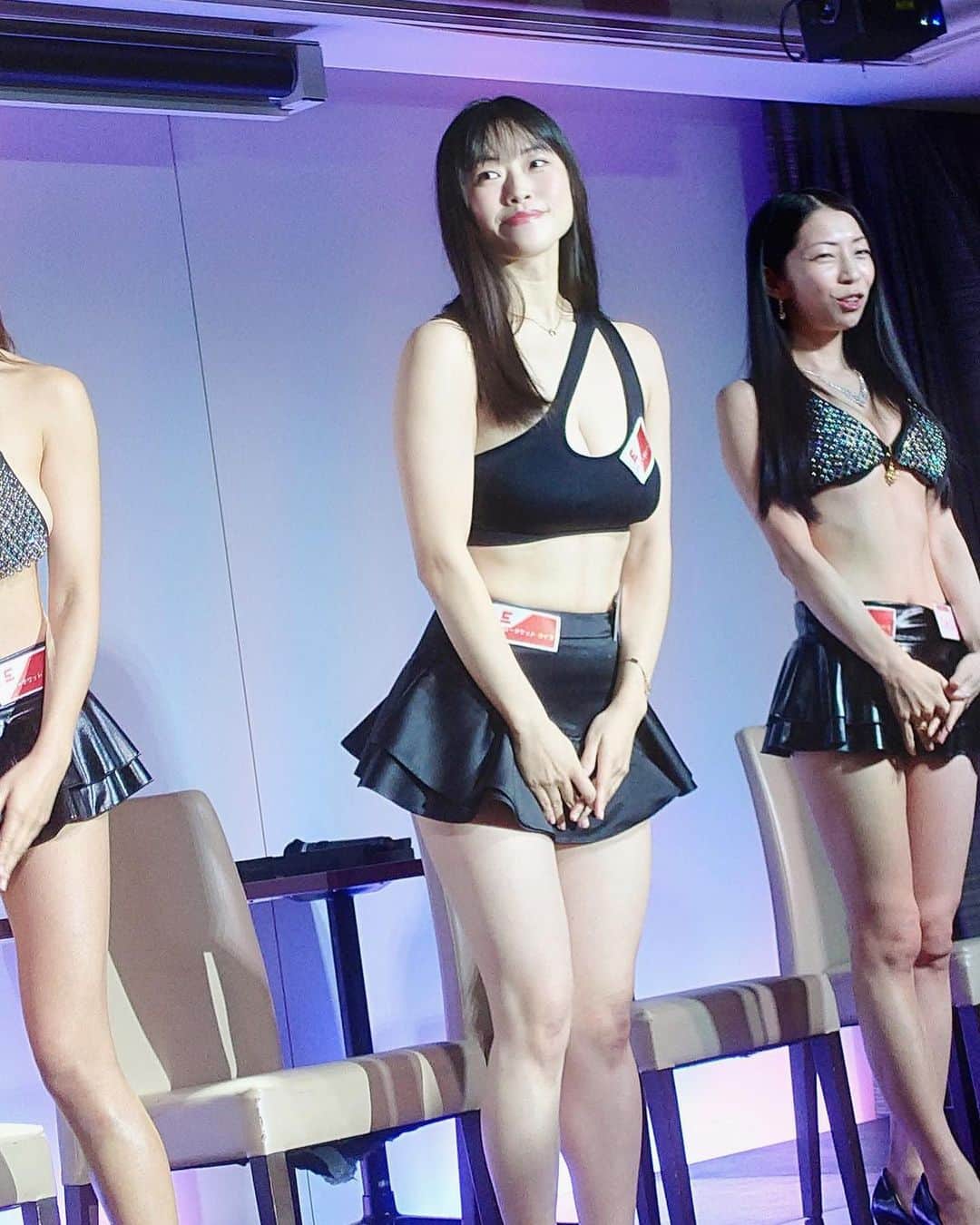 小田飛鳥さんのインスタグラム写真 - (小田飛鳥Instagram)「お写真もう少しだけ😽 お酒を持たせたらなかなか良い顔しますでしょ。🥴 皆さんの良い笑顔もずっと忘れませんよ🥰 #お酒好き女子 #お酒大好き #japanesegirl #asiangirl #japanesegirls #asiangirls #gravure #gravureidol #blacklonghair #ラウンドガール #roundgirl」11月11日 18時40分 - asuka_oda_0320