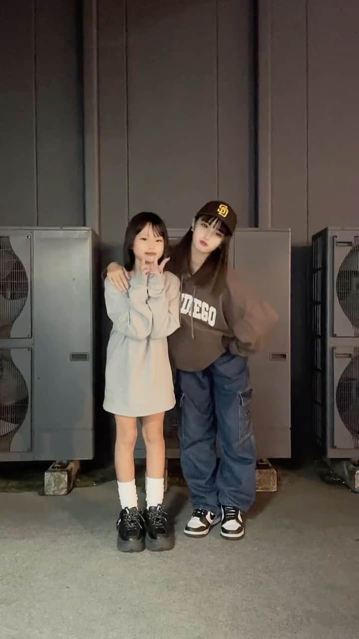 村上美侑羽のインスタグラム：「もうすぐクリスマス🤎 #dance #love」