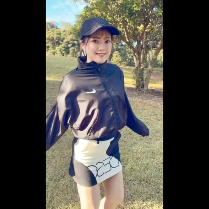 悠華のインスタグラム：「.  ゴルフ中に撮った動画を編集して遊んでみた😁  朝が寒くなってきたね😂 NIKEのシャカシャカ 可愛すぎでお気に入り😆  #高尔夫球 #골프웨어 #골프스타그램 #골프스윙  #ゴルフばか  #ゴルフ女子 #ゴルフ男子 #ゴルフ好き  #ゴルフウェア #ゴルフ初心者  #instagolf #ゴルフコーデ  #ゴルフ好きと繋がりたい  #golfcode  #インスタゴルフ  #ゴルフ女子と繋がりたい #ゴルフ  #ゴルフ好きな人と繋がりたい #golf #golfswing #golflife #golfer #golflove #fashion  #golfstagram #golfgirl #美女図鑑 #descente  #デサントゴルフ  #デサント」