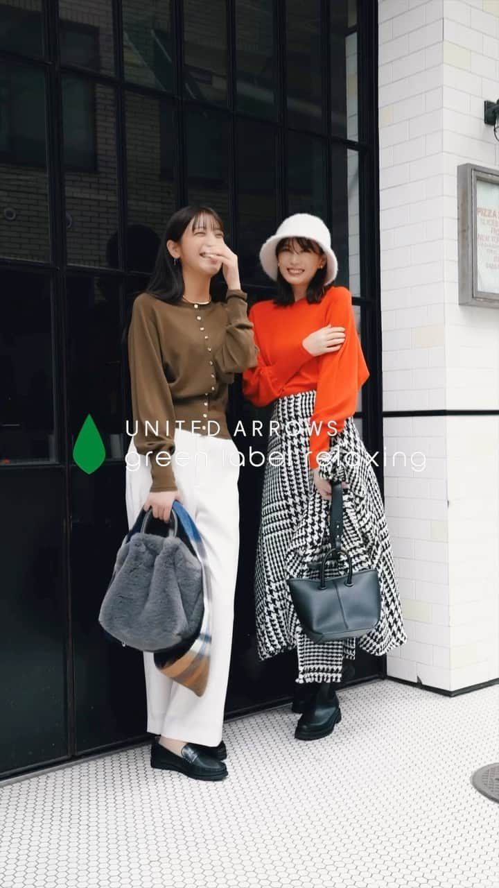 green label relaxingのインスタグラム：「#貴島明日香 × #宮田聡子 冬のデイリーカジュアル -推しのニット＆パンツ、コート！-    グリーンレーベル リラクシングの冬のイチ推しは、 ☑︎今から使える“ニット” ☑︎美シルエットの“パンツ” ☑︎冬本番に向けた“コート”  同じアイテムでも印象が違う！きれいめ派の貴島明日香さん、カジュアル派の宮田聡子さんによる素敵な着こなしに注目です☺️✨   【お二人がお揃いで着用しているアイテム】 ①EVERY エブリー ニット クルーネック 2WAY ¥9,900(税込) No.36136992526 名前の通り、毎日でも着たくなる「エブリーニット」。長いシーズン使いやすいハイゲージニット素材に、長めのリブとドルマンスリーブでシンプルすぎない個性を発揮。プルオーバー・カーディガンとして2WAYでお使いいただけます。   ②＜SPINTOシリーズ＞メルトン スタンドカラー コート ¥35,200(税込) No.36251992049 “永く愛用できるウールコートを”という想いからオリジナルで開発した、比較的毛玉になりにくい「SPINTO(スピント)」シリーズ。ほんのりAラインのシルエットが上品。襟の高さにもこだわり、フロントを開けて襟を倒して着るとまた違った印象に。  #greenlabelrelaxing  #グリーンレーベルリラクシング  #エブリーニット   #ニット#シンプルニット #ニットトップス #カラーニット#赤ニット #ニットコーデ#カーディガンコーデ #ニットカーディガン#カラーニットコーデ #冬服コーデ #冬コーデ#大人カジュアルコーデ#きれいめカジュアルコーデ#休日コーデ#おでかけコーデ#ロングコート#スタンドカラーコート#Aラインコート#コートコーデ」