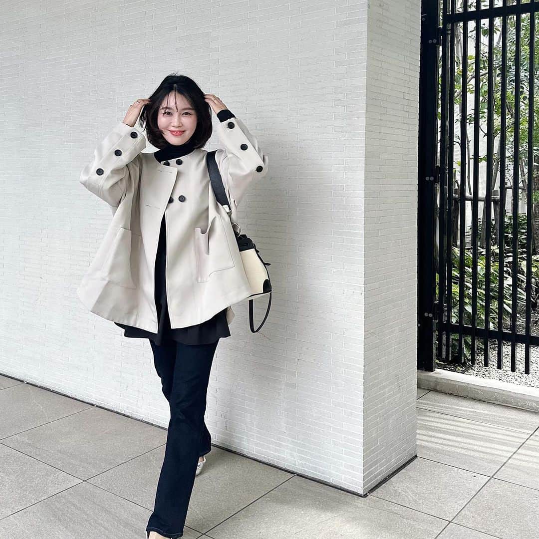 いつたけのインスタグラム：「やっと寒さが増してきて11月らしくなってきたけど 私寒いの苦手やった！笑🥺 でも @sai.official.2021 のジャケットが好きすぎてここ最近ほぼ毎日着れてるんは嬉しい🫶  tops @uniqlo_jp  camisole @plst_official  denim @gu_for_all_  jacket @sai.official.2021  bag @ayako_bag   #fashion #ootd #sai_madeinjapan #sai_official_2021 #sai_ootd #sai #sai の人 #ママコーデ #ママファッション #40代 #40代コーデ #40代ファッション #いつたけ #itutake」