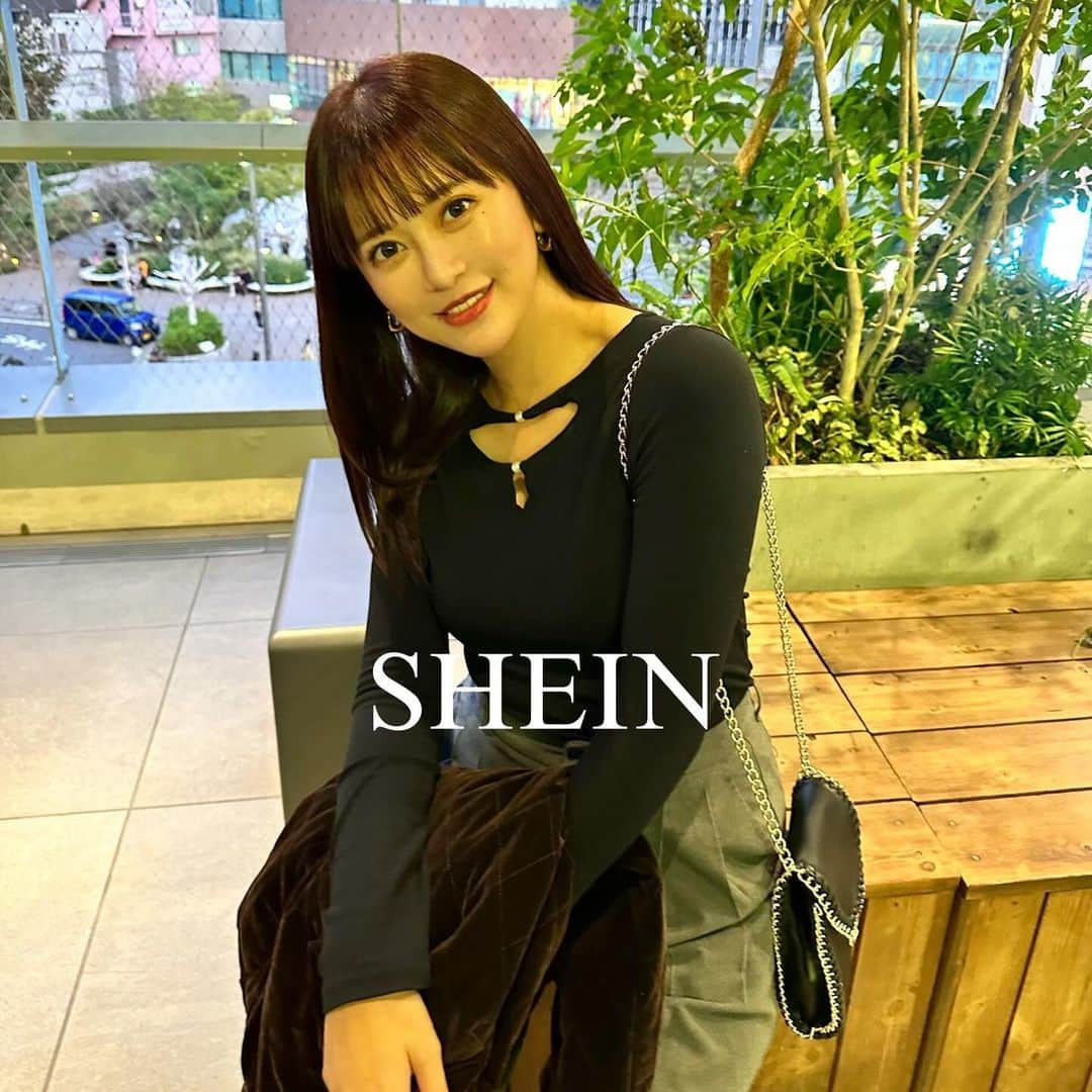 丸山慧子さんのインスタグラム写真 - (丸山慧子Instagram)「\ SHEIN♡ / 私服の6割 @shein_japan です❤️笑  1.2.3枚 トップス▶︎ 20905020 バッグ ▶︎ 15144508  4枚 バッグ ▶︎ 15144508  5枚 ガーデ ▶︎ 21577157  6枚 えなアウター ▶︎ 23198466  こんなにプチプラなのに さらにSALEなんてしちゃってます🤭  そしてさらにクーポンあります🤭 ▶︎ 【 BFPJP456 】  ちょぴっとですぐ送料無料だし 割と早く届くし どんどん質良くなってるし 周りにも勧めまくって 買うようになった子増えてる😂  みんなで良い物共有していこーね🤝💕  #SHEIN1111sale#SHEINGoodFinds#SHEINforAll  #loveshein #ad #saveinstyle #4歳女の子 #ママコーデ」11月11日 18時51分 - keiko.423