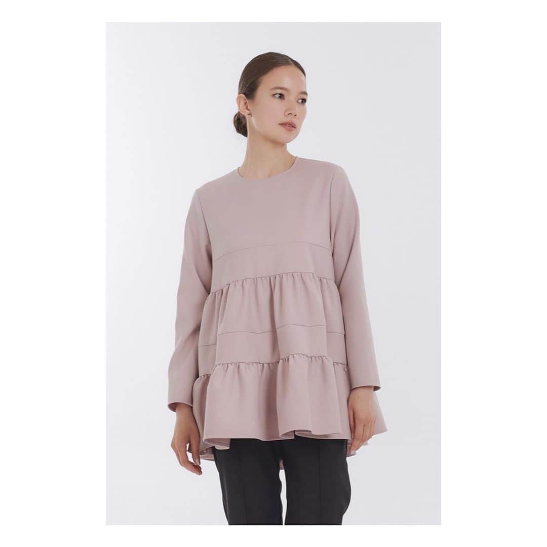 yoriさんのインスタグラム写真 - (yoriInstagram)「*online shop release*  2023.11.13 pm21:00〜 下記の2023AW新作が 入荷致します！  #ヘムフリルキルトショートコートバニラ # マットダブルクロスティアードブラウス #マットダブルクロスセンターステッチパンツ # マットダブルクロスセンターステッチパンツ＋  #yori_japan」11月11日 18時52分 - _y_o_r_i_