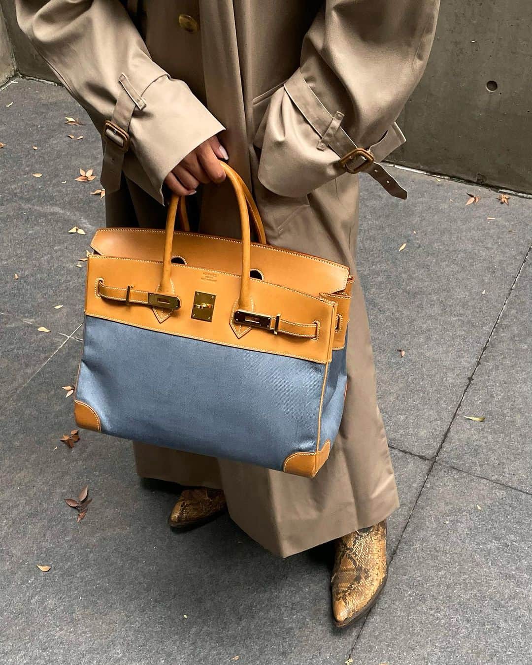 vintage Qooのインスタグラム：「4 styles with #HermesBag 🤠   ▼Customer service English/Chinese/Korean/Japanese *Please feel free to contact us! *商品が見つからない場合にはDMにてお問い合わせください   ▼International shipping via our online store. Link in bio.  #tokyovintageshop #오모테산도 #omotesando #aoyama #表参道 #명품빈티지 #빈티지패션 #도쿄빈티지샵  #ヴィンテージファッション #ヴィンテージショップ #hermes #hermesbirkin #birkin35 #hermesbag #herbag #エルメス #エルメスバッグ #hermeskelly #エルメスケリー」