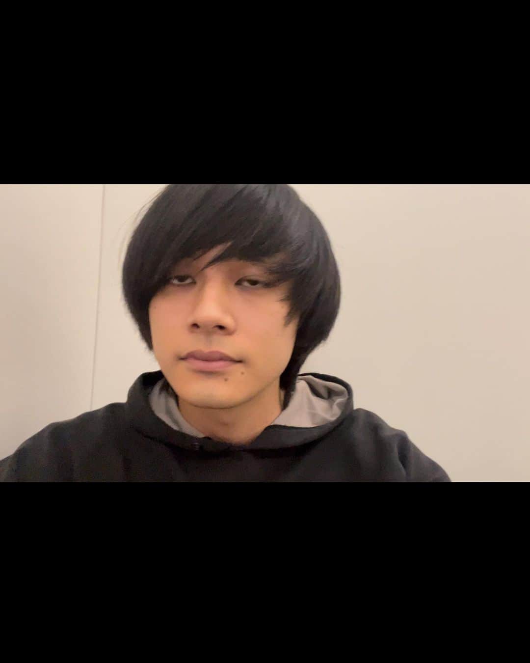 北村匠海のインスタグラム：「ファンクラブイベント ありがとうございました！！ マジぐだぐだトークでしたが、笑った楽しかった。みんなどうだったかしら笑 また会いましょう。 明日は皿祭よいしょ。」
