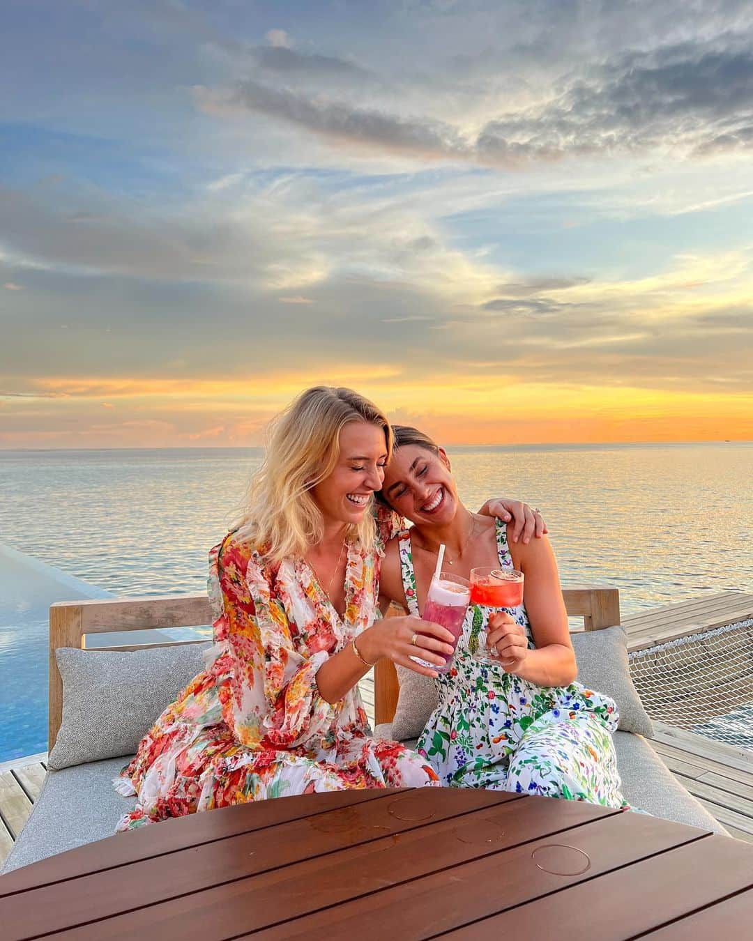 Zanna Van Dijkさんのインスタグラム写真 - (Zanna Van DijkInstagram)「Maldives photo dump & TIPS 🇲🇻 Tag your travel buddy & hit save if you plan on visiting the Maldives one day! ♥️  📍 Stay: @avanimaldives. (ad) A newly opened luxury resort located in Baa Atoll - a UNESCO Biosphere Reserve known for its marine life! The hotel itself is LUSH and the house reef is incredible, it would be an ideal place to learn to dive.  🌊 Do: There’s so much to do in the Maldives. You can snorkel, scuba dive, go on a sunset dolphin cruise, take a cooking class, visit uninhabited islands, go to the spa, paddle board, kite-surf, kayak, ride jet skis, take a yoga class, and of course - relax in the sunshine!  🥦 Eat: The Maldives is known for its fresh local seafood but the resorts cater for all dietary requirements. There’s always plenty of veggie and vegan options on the menu, and the chefs are able to modify dishes to suit your needs.   ✨My top three tips:  1️⃣ If you’re staying at a resort, try to book an all inclusive or full board package as food can be very expensive.  2️⃣ It’s a tropical country and it can rain at any time, so be prepared to not have pure sunshine every day. However it’s typically just a heavy shower for an hour or so and then will clear up. 3️⃣ Check the luggage allowance for your seaplane provider & be careful not to overpack as they can be strict on it.  If you have any questions - leave them down below 🥰♥️ #themaldives #maldivesresorts #visitmaldives」11月11日 18時59分 - zannavandijk