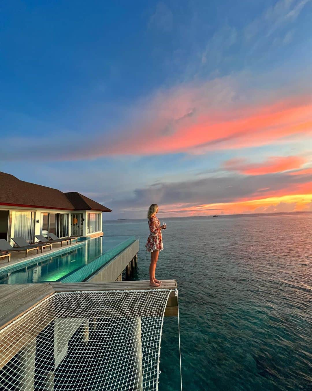 Zanna Van Dijkさんのインスタグラム写真 - (Zanna Van DijkInstagram)「Maldives photo dump & TIPS 🇲🇻 Tag your travel buddy & hit save if you plan on visiting the Maldives one day! ♥️  📍 Stay: @avanimaldives. (ad) A newly opened luxury resort located in Baa Atoll - a UNESCO Biosphere Reserve known for its marine life! The hotel itself is LUSH and the house reef is incredible, it would be an ideal place to learn to dive.  🌊 Do: There’s so much to do in the Maldives. You can snorkel, scuba dive, go on a sunset dolphin cruise, take a cooking class, visit uninhabited islands, go to the spa, paddle board, kite-surf, kayak, ride jet skis, take a yoga class, and of course - relax in the sunshine!  🥦 Eat: The Maldives is known for its fresh local seafood but the resorts cater for all dietary requirements. There’s always plenty of veggie and vegan options on the menu, and the chefs are able to modify dishes to suit your needs.   ✨My top three tips:  1️⃣ If you’re staying at a resort, try to book an all inclusive or full board package as food can be very expensive.  2️⃣ It’s a tropical country and it can rain at any time, so be prepared to not have pure sunshine every day. However it’s typically just a heavy shower for an hour or so and then will clear up. 3️⃣ Check the luggage allowance for your seaplane provider & be careful not to overpack as they can be strict on it.  If you have any questions - leave them down below 🥰♥️ #themaldives #maldivesresorts #visitmaldives」11月11日 18時59分 - zannavandijk