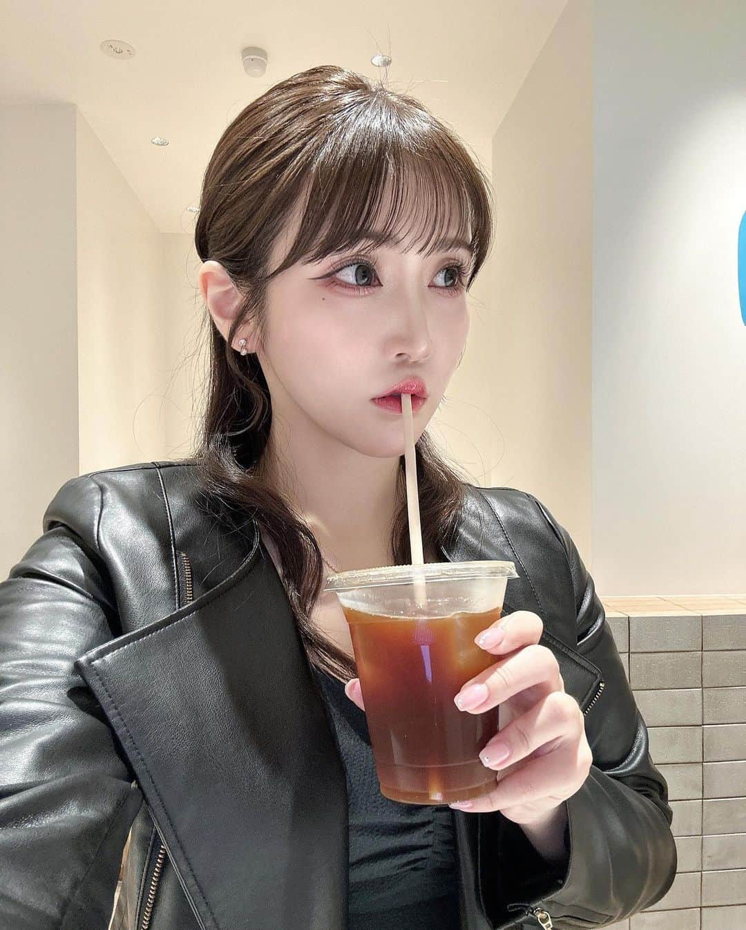 五十嵐茉優のインスタグラム：「🥤  最近このりっぷの塗り方にハマってます🫰🏻」