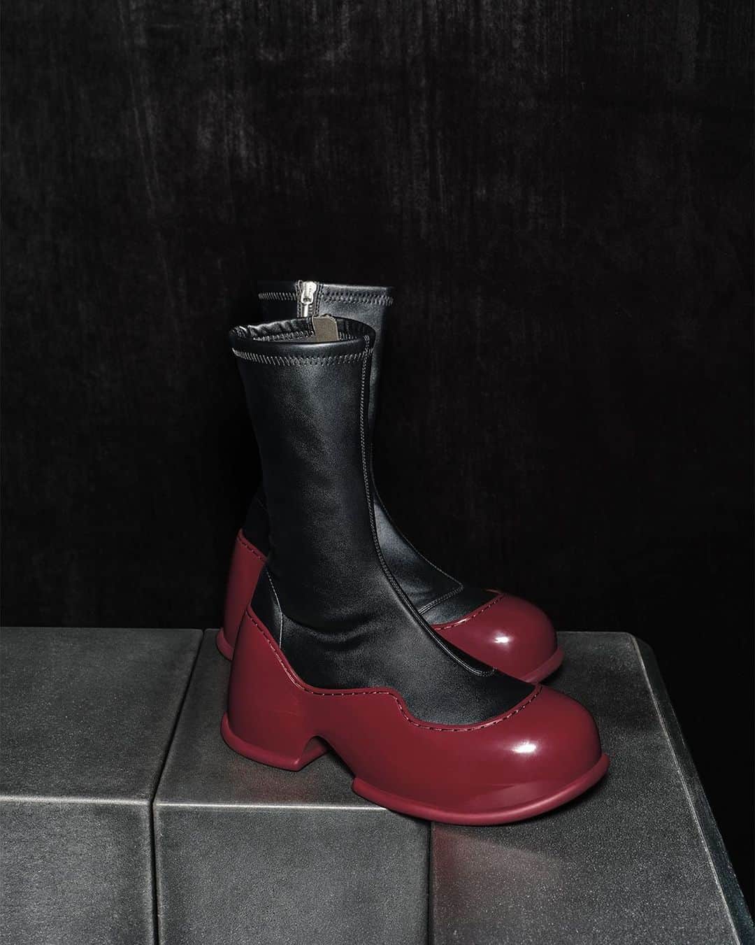 CHARLES & KEITH JAPAN CHARLES & KEITHのインスタグラム：「ブラックとレッドのカラーリングが際立つピクシー パテントカーフブーツ ⁠は、暗くなりがちな冬のモノトーンルックに活力を与えてくれる。⁠ ⁠ Pixie ピクシー パテントカーフブーツ ⁠ (Article No. CK1-90920129)⁠ ⁠ #CharlesKeithFW23 ⁠ #チャールズアンドキース ⁠」