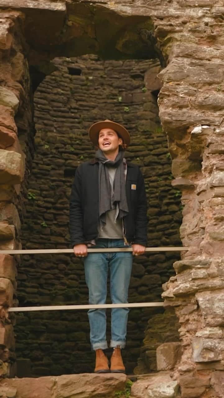 Jackson Harriesのインスタグラム：「A short clip from the final (and perhaps the silliest episode) of my Wild Weekend series with @canopyandstars. 🎥  I loved making this series and discovering so many new parts of the UK. Episode 4 was shot in Wales and is now live on my YouTube channel. 🏴󠁧󠁢󠁷󠁬󠁳󠁿  Let me know your thoughts 🤪❤️」