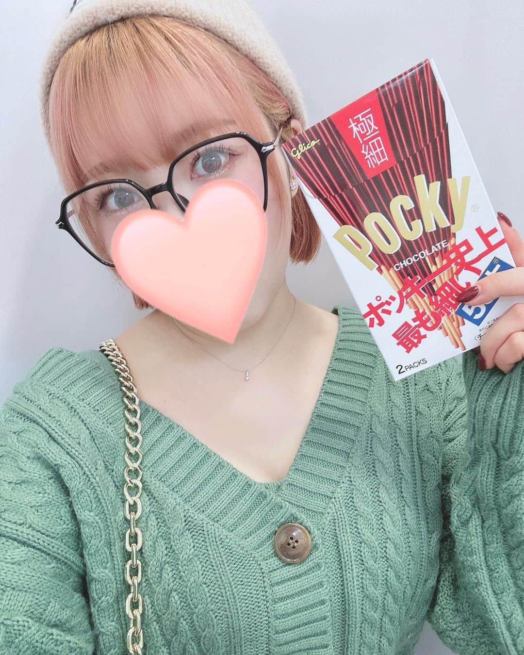 スターライト・キッドさんのインスタグラム写真 - (スターライト・キッドInstagram)「ポッキーの日！ SLKは極細ポッキーが食べやすくて好き🐯🖤  #SLK #スターライトキッド #スターダム #STARDOM #OEDotai #大江戸隊 #女子プロレス #ポッキーの日」11月11日 19時08分 - stardom_starlightkid