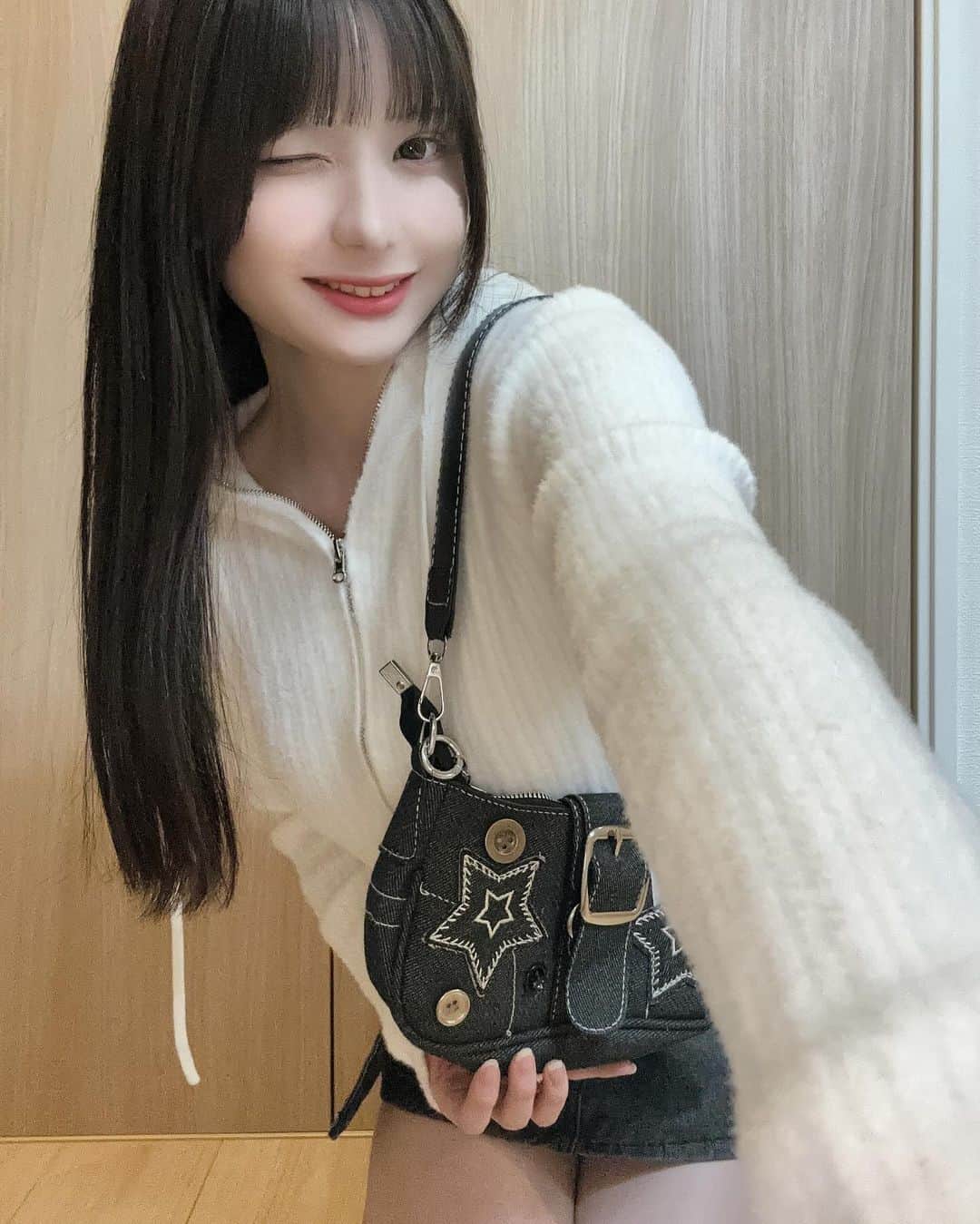 すなずりかりんさんのインスタグラム写真 - (すなずりかりんInstagram)「SHEINで秋コーデ組んでみた🍁  試すたび、好きが見つかる。届くたび、好きが増えてく。  クーポンコード ｢BFPJP302」 合計購入金額が6000円未満だと15%オフ、6000円以上だと20%オフになるクーポン発行していただいたのでよかったら使ってみてね〜！  《トップス》 商品ID  23051215  サイズ  M  《スカート》 商品ID  14637586 サイズ  M カラー ダークグレー  《ハンドバッグ》 商品ID  21101045   @shein_japan  #SHEIN #SHEINforAll #SHEIN1111sale #SHEINGoodFinds #loveshein  #saveinstyle #PR」11月11日 19時14分 - sunazurisuki_