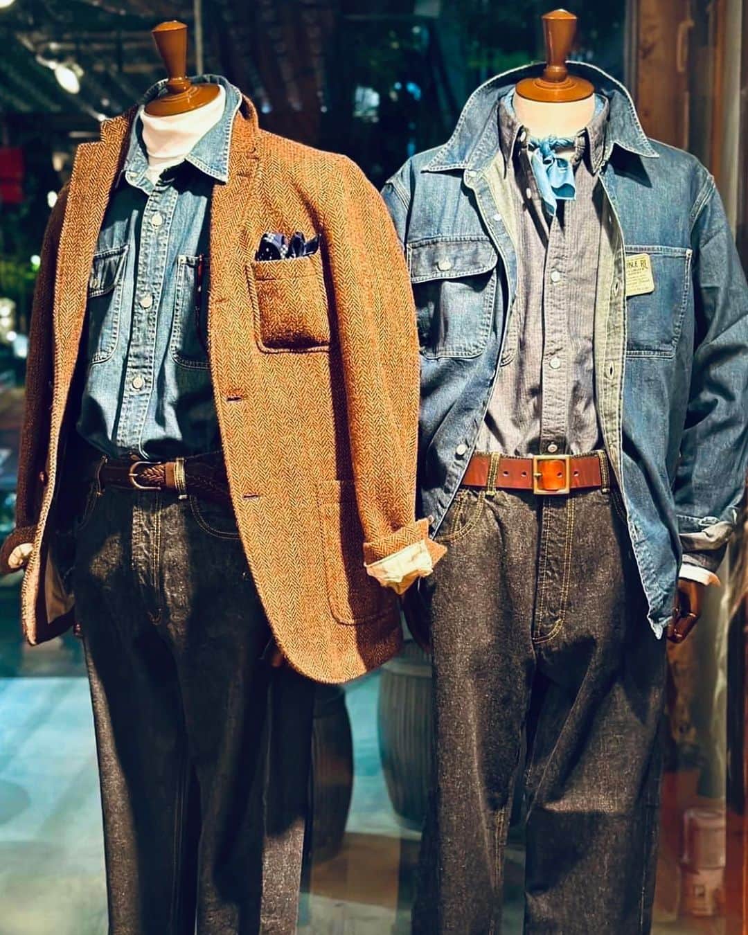BEAMS+さんのインスタグラム写真 - (BEAMS+Instagram)「... Double RL For BEAMS PLUS 『DUNGAREE WORK SHIRTS』  The layout of the recently launched Double RL dungaree shirt store. The store has a classic American mood and a powerful vintage shop-like impression. The torso shows a variety of styles, tucked in and tucked out, for coordination.  ----------------------------- .  先日ローンチした、Double RL ダンガリーシャツの店内レイアウト。クラシックアメリカンなムードを演出しながら、ヴィンテージショップさながらの迫力ある印象に。コーディネート提案でのトルソーではタックインや、タックアウトした様々なスタイルを提案。  . @doublerl @beams_official @beams_plus @beams_plus_harajuku @beams_plus_marunouchi #doublerl #beamsplus」11月11日 19時21分 - beams_plus_harajuku