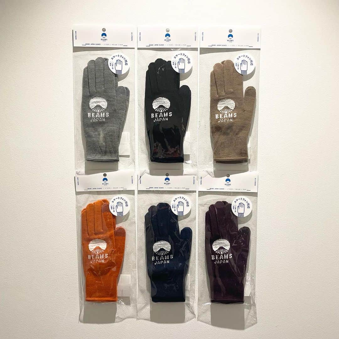 のインスタグラム：「＜tet.＞×＜BEAMS JAPAN＞  【新入荷】 ●別注 BJグローブ MEN Item No.56-46-0045 ¥3,300-(inc.tax）  ●別注 BJグローブ WOMEN Item No.56-46-0046 ¥3,300-(inc.tax）  ※商品についてのお問い合わせは DM、又はお電話にて承っております。  お問い合わせ電話番号　 BEAMS JAPAN 1F ☎︎ 03-5368-7314  ーーーーーーーーーーーーーーーーーーーーーー  #beams  #beamsjapan  #beamsjapan1st  #ビームス #ビームスジャパン #日本製 #madeinjapan #日本の銘品」